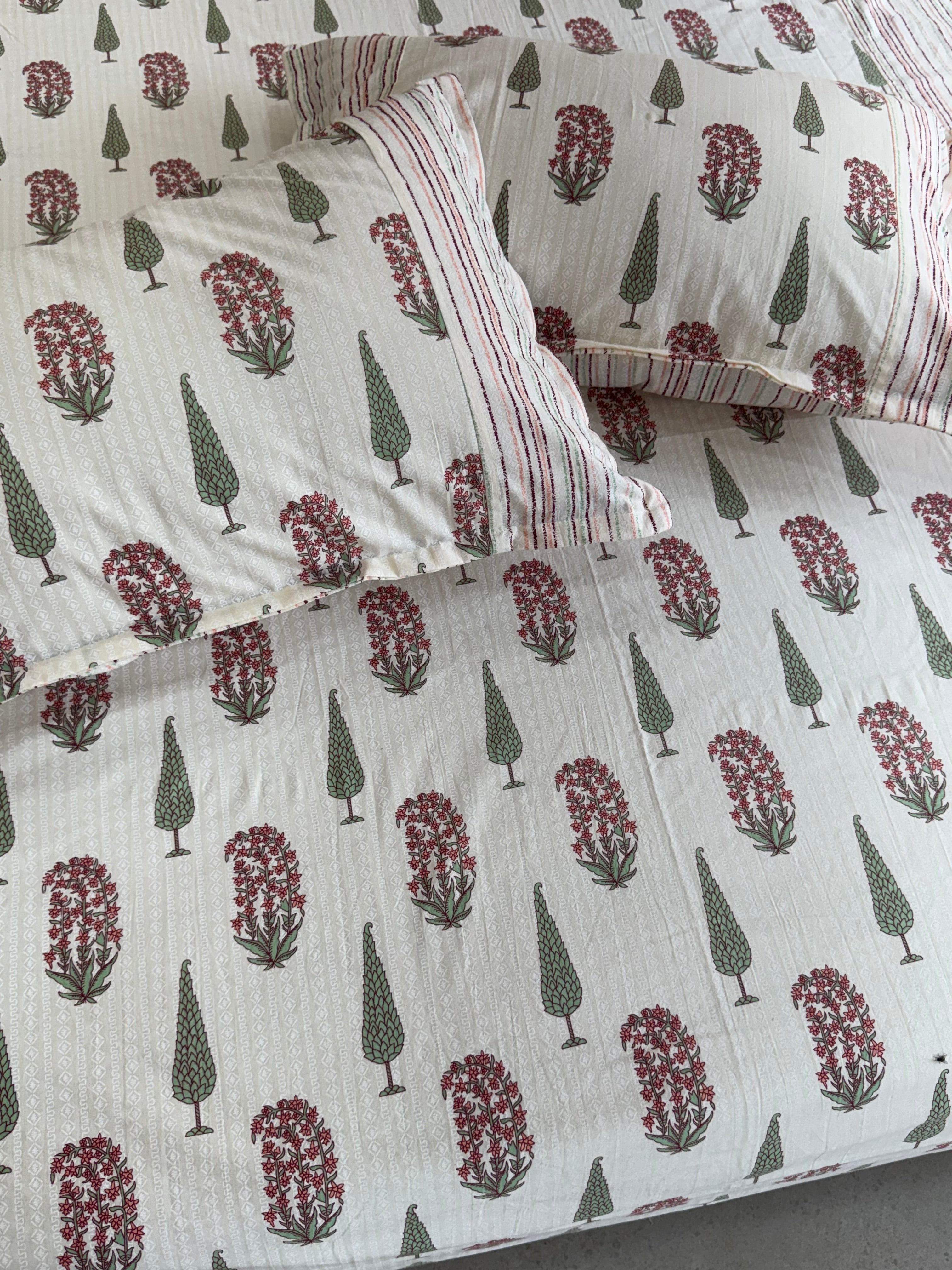 KANAK BEDSHEET WITH TWO PILLOW CASES