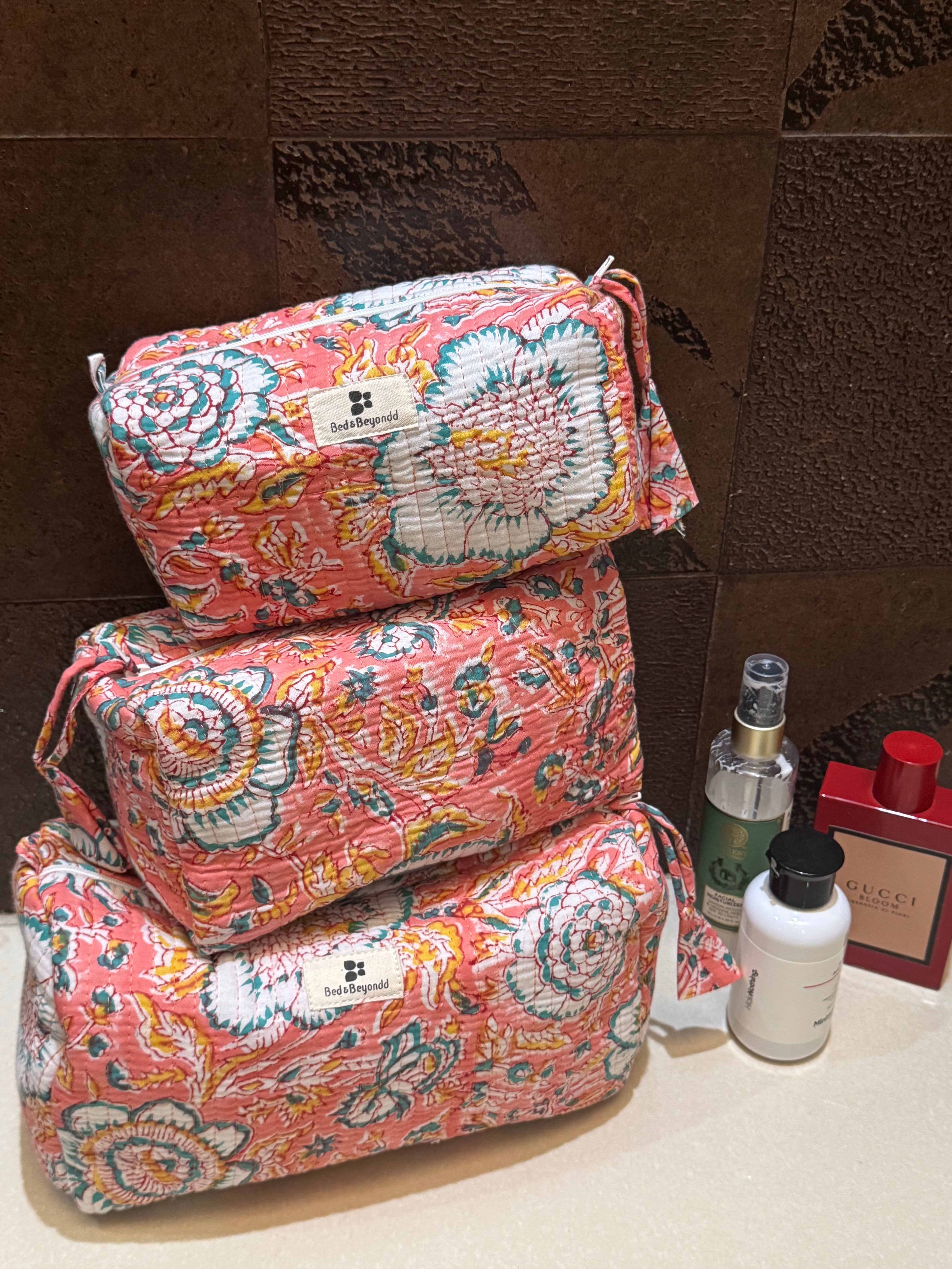 SET OF THREE MULTI PURPOSE TOILETRY BAGS