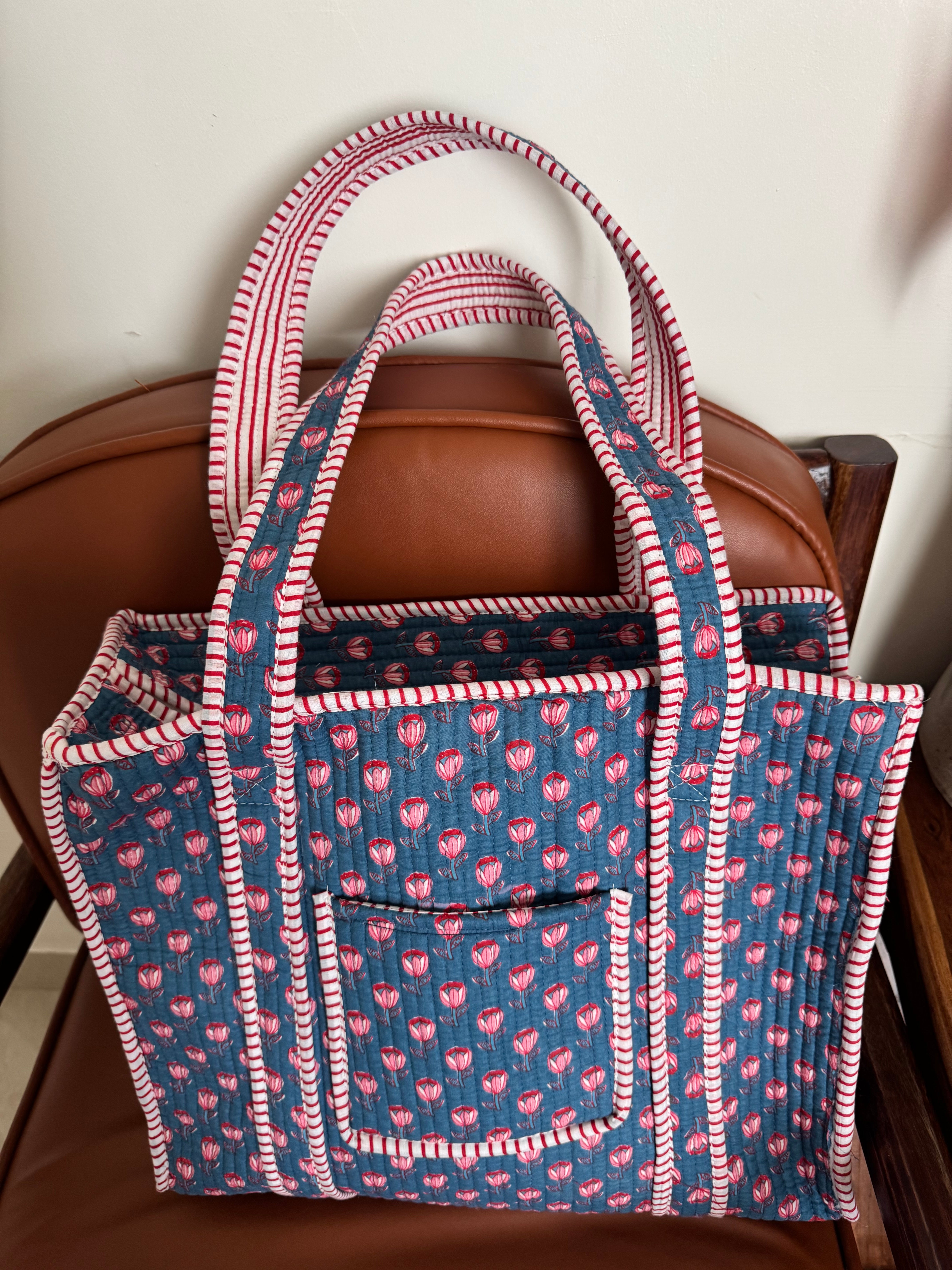 MEDIUM TOTE BAG WITH THREE POCKETS