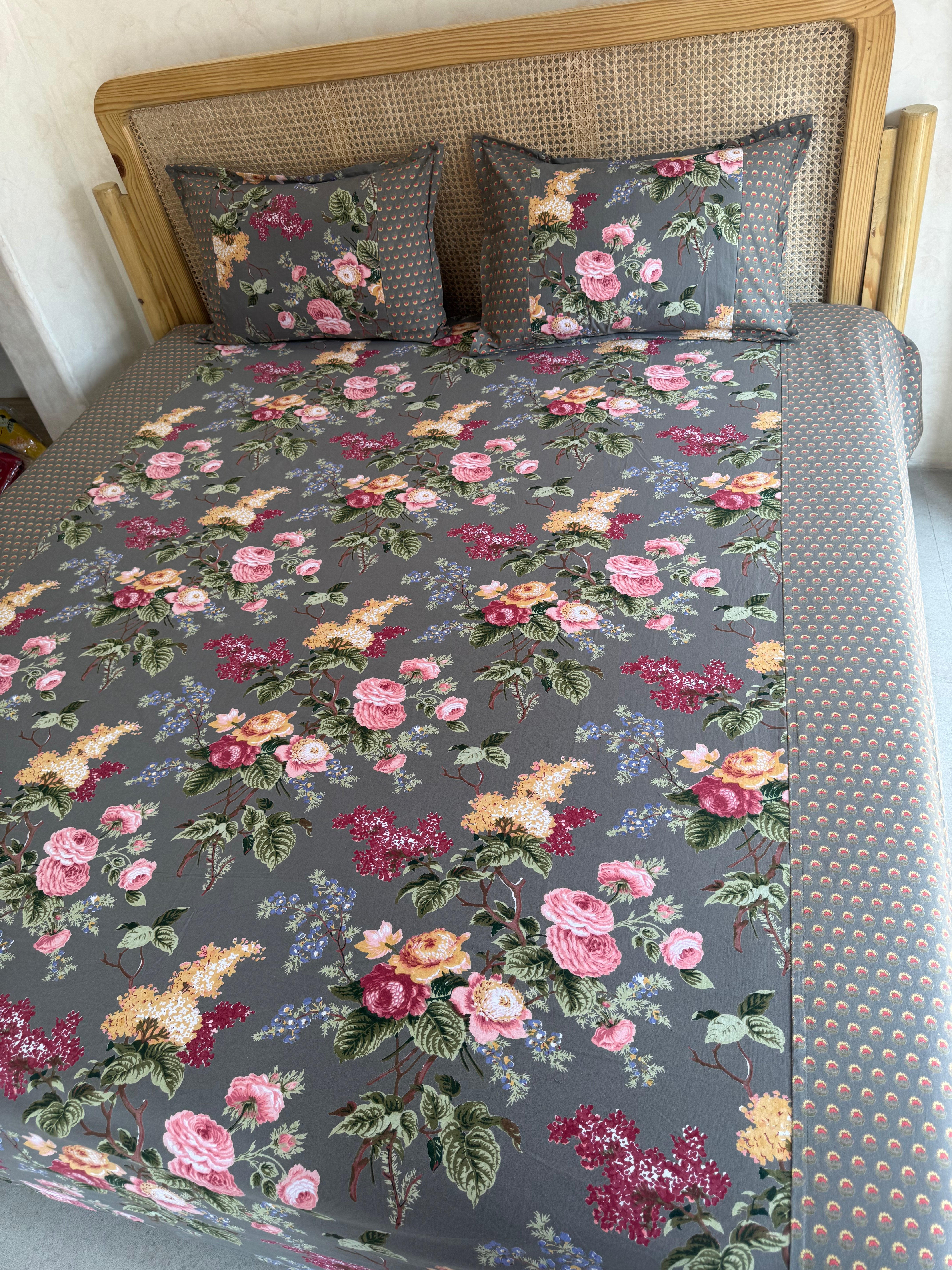 KANAK BEDSHEET WITH TWO PILLOW CASES