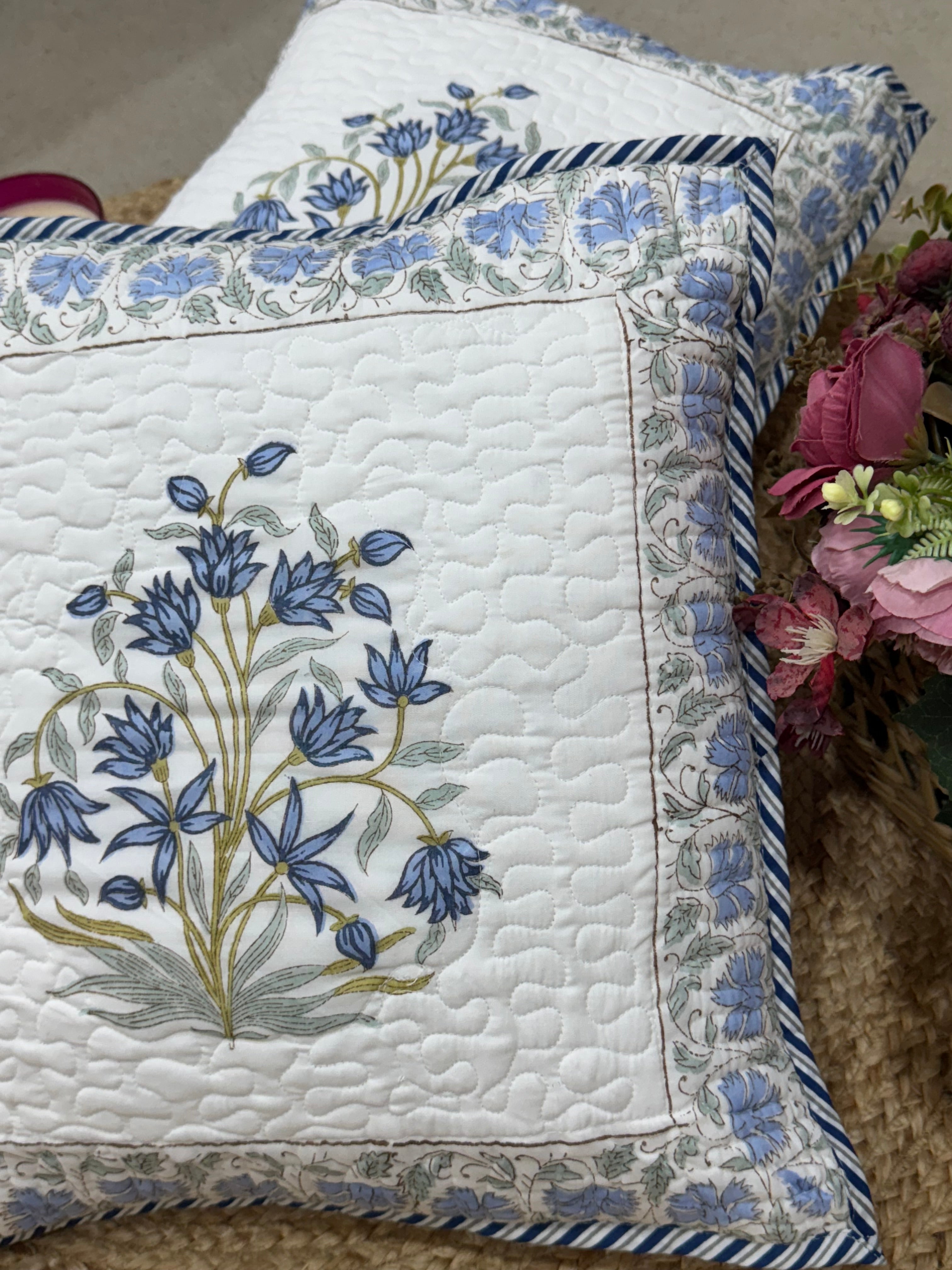 A PAIR OF QUILTED HANDBLOCK PRINTED 16*16 INCHES CUSHION