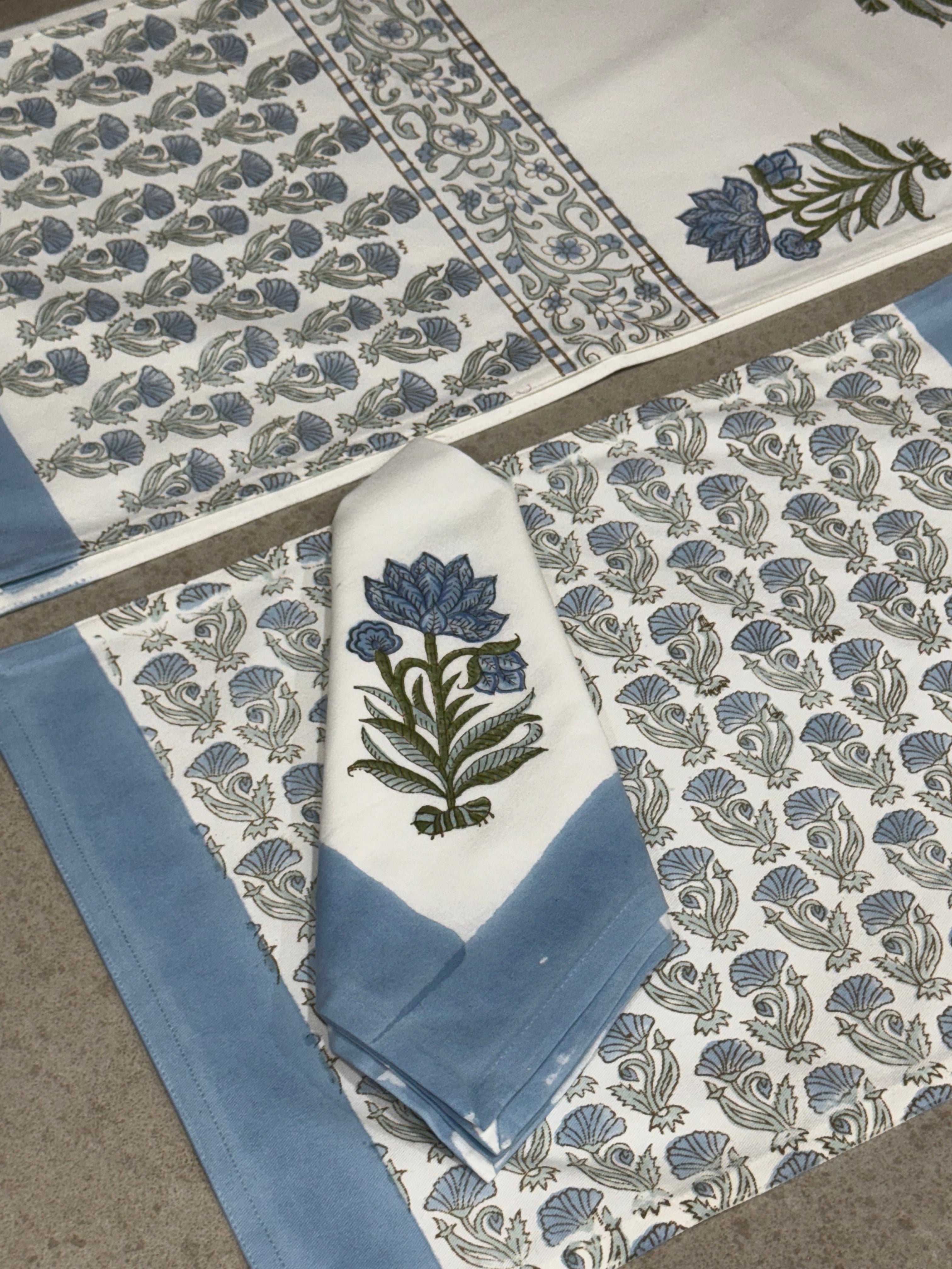 SIX SEATER TABLE RUNNER , SIX MATS AND SIX NAPKIN SET