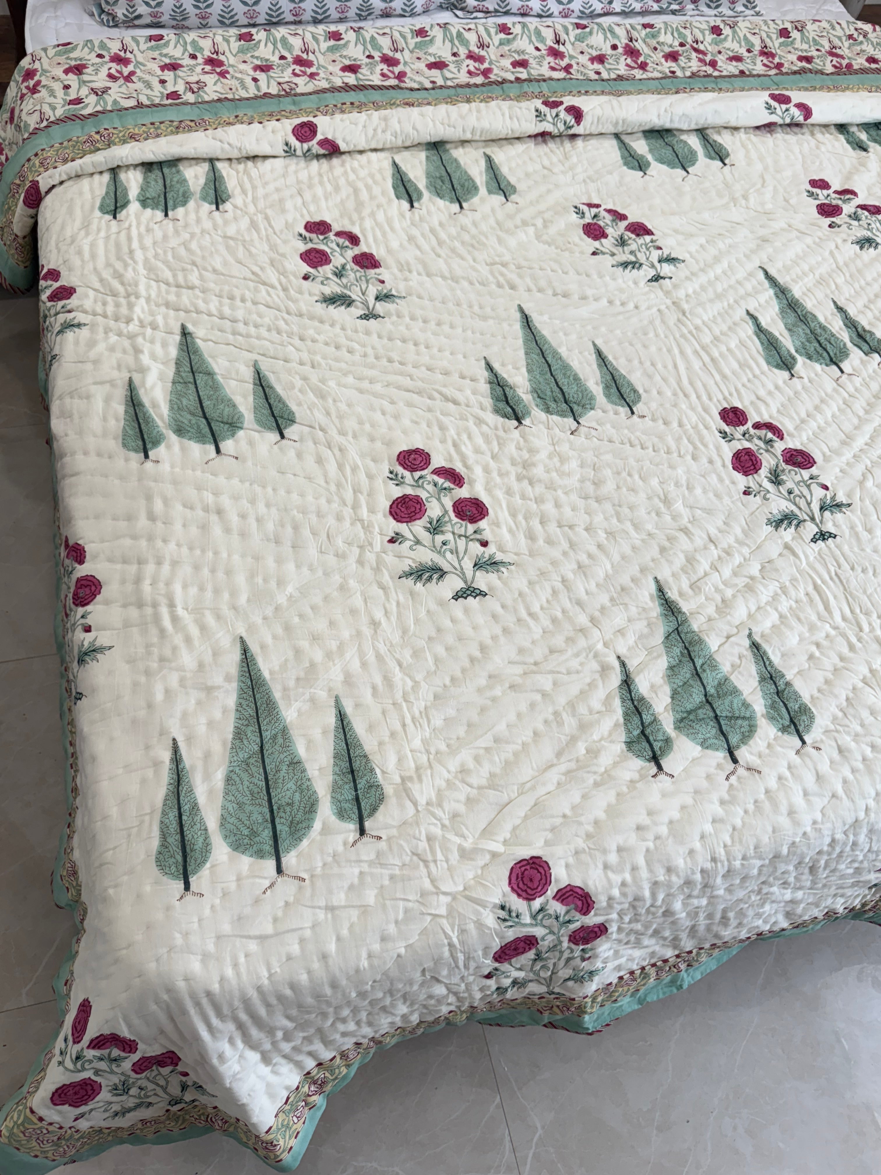 CREME BASE HAND BLOCK PRINTED REVERSIBLE QUILT (DOUBLE BED)