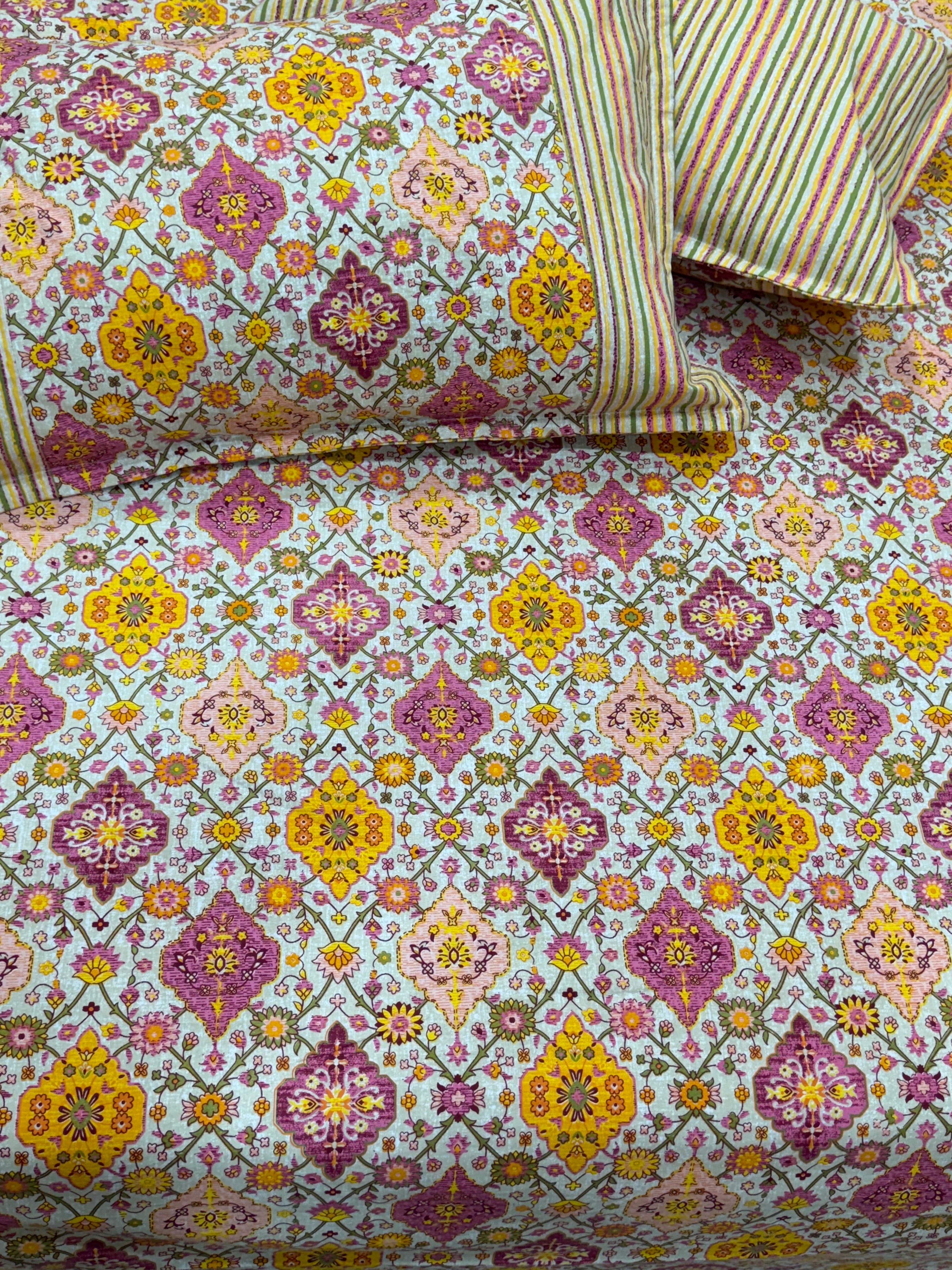 KANAK BEDSHEET WITH TWO PILLOW CASES