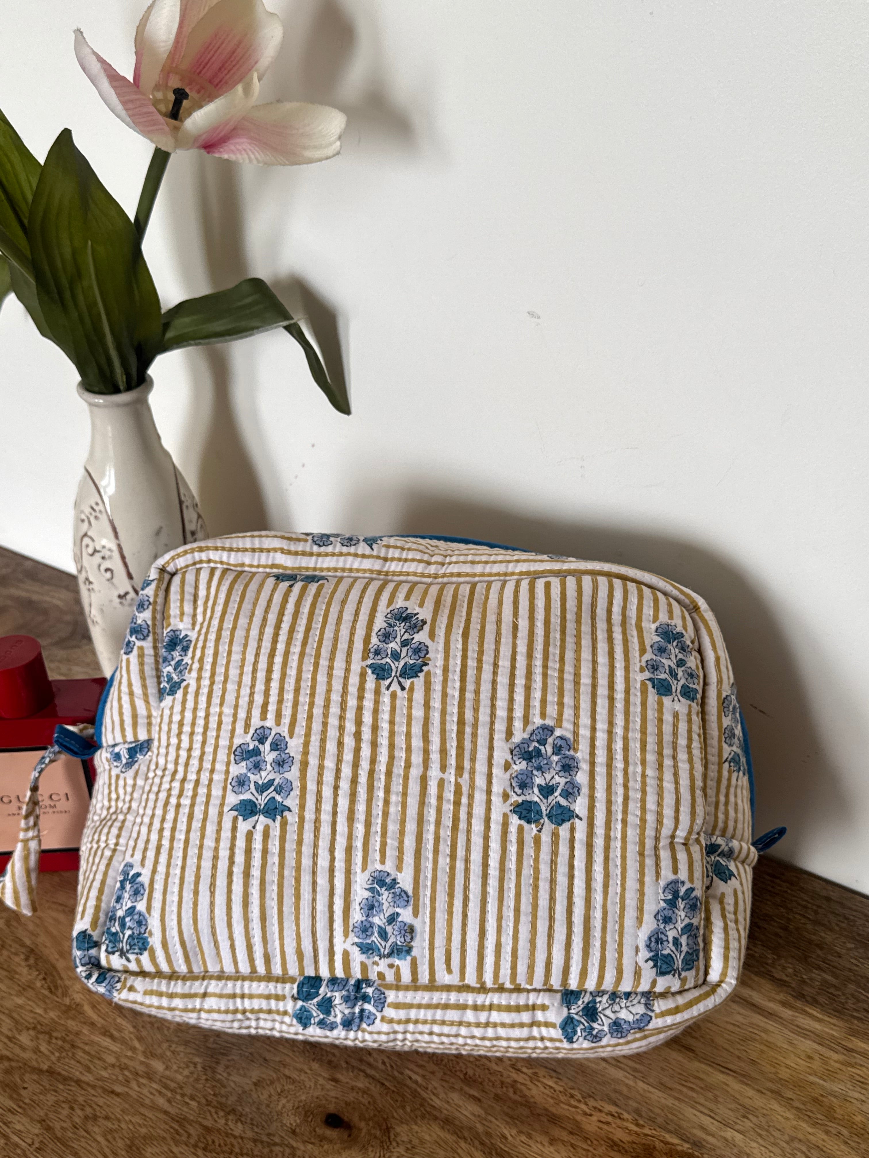 MULTI PURPOSE TOILETRY BAG