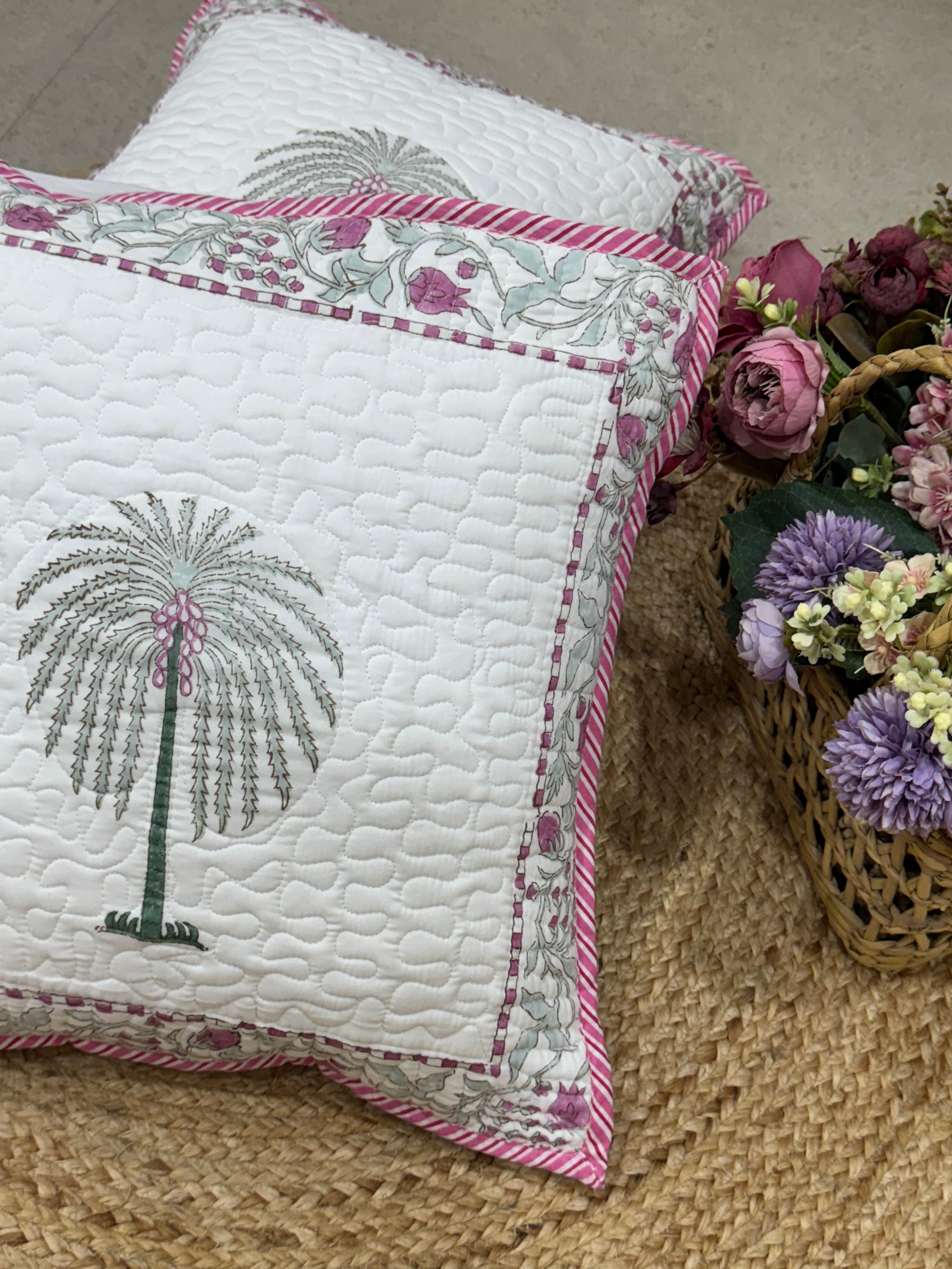 A PAIR OF QUILTED HANDBLOCK PRINTED 16*16 INCHES CUSHION