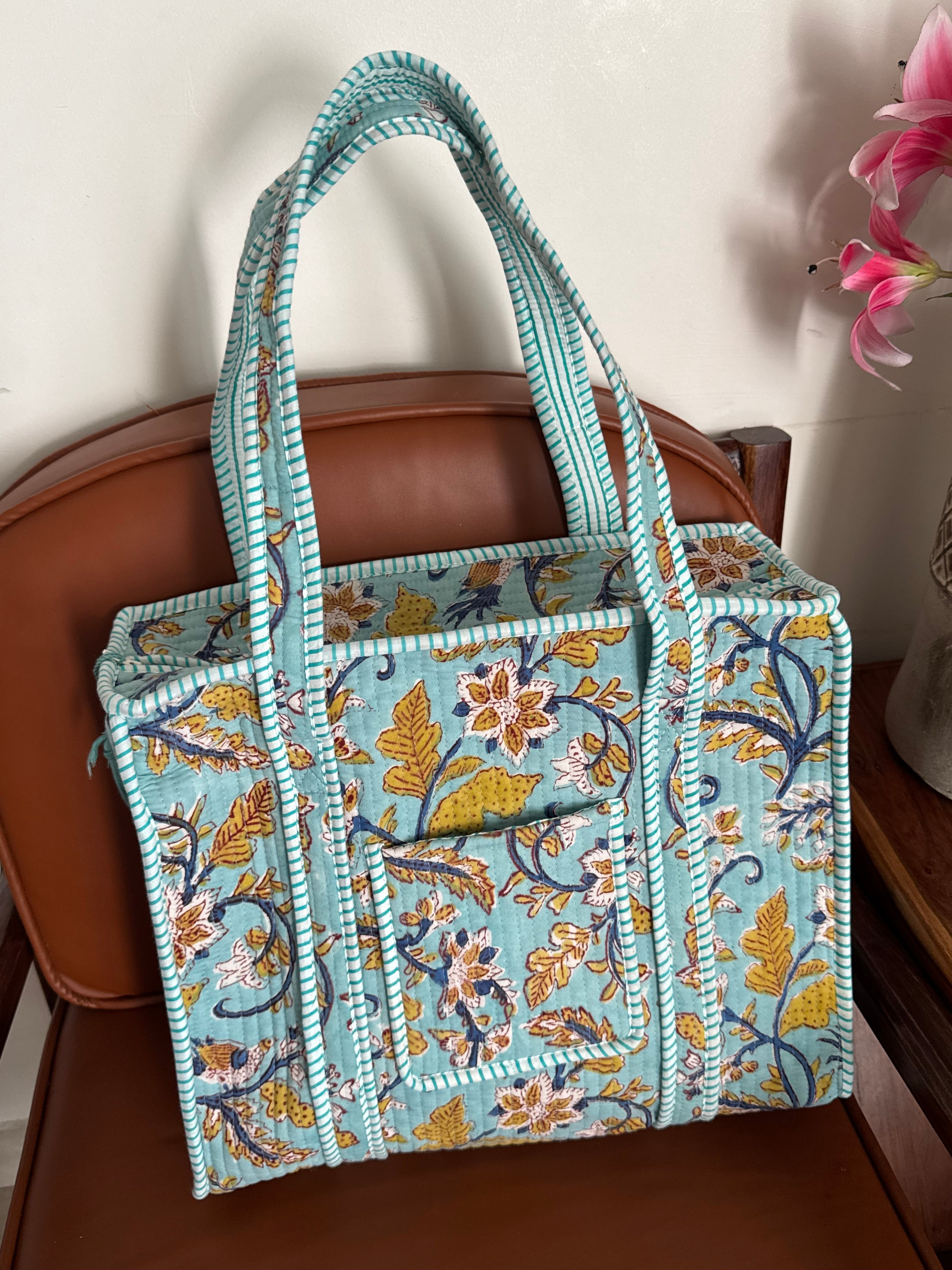 MEDIUM TOTE BAG WITH THREE POCKETS
