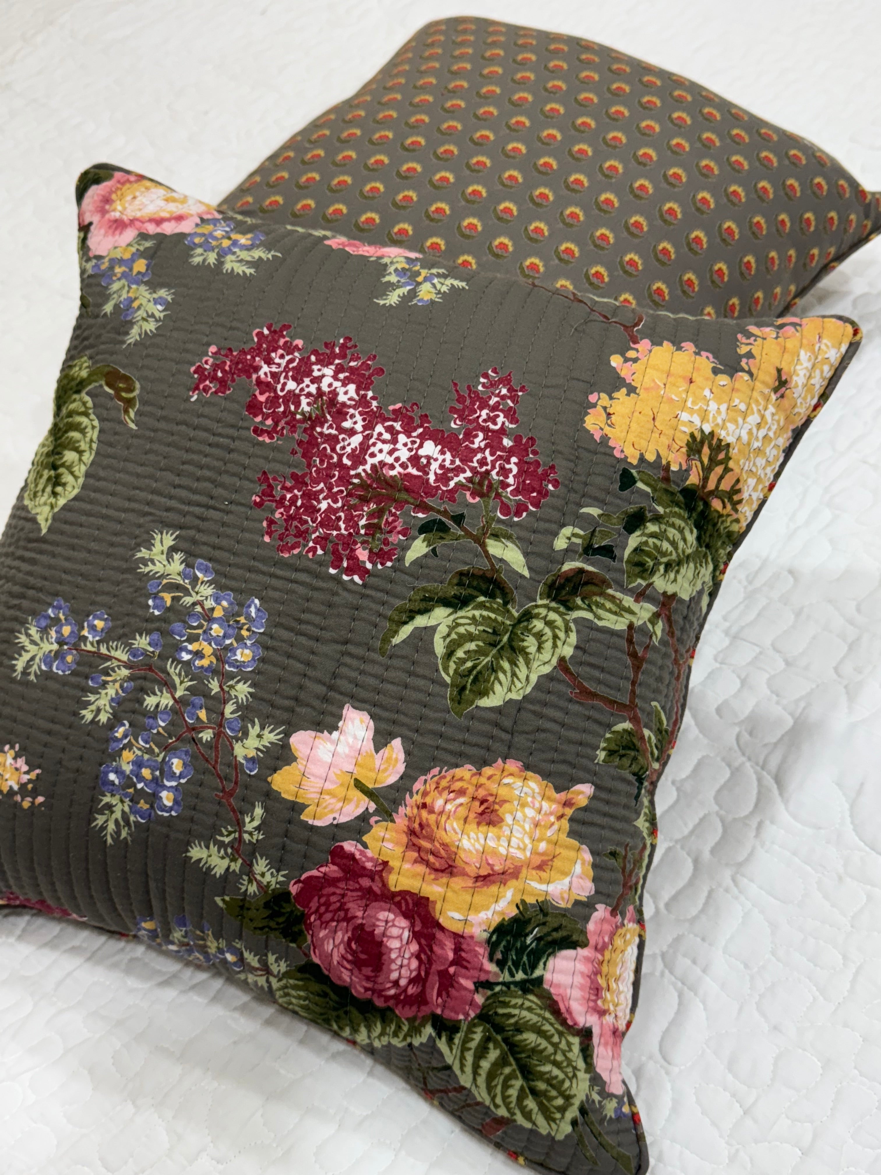 KANAK - SINGLE PIECE QUILTED 16 BY 16 INCHES CUSHION COVER