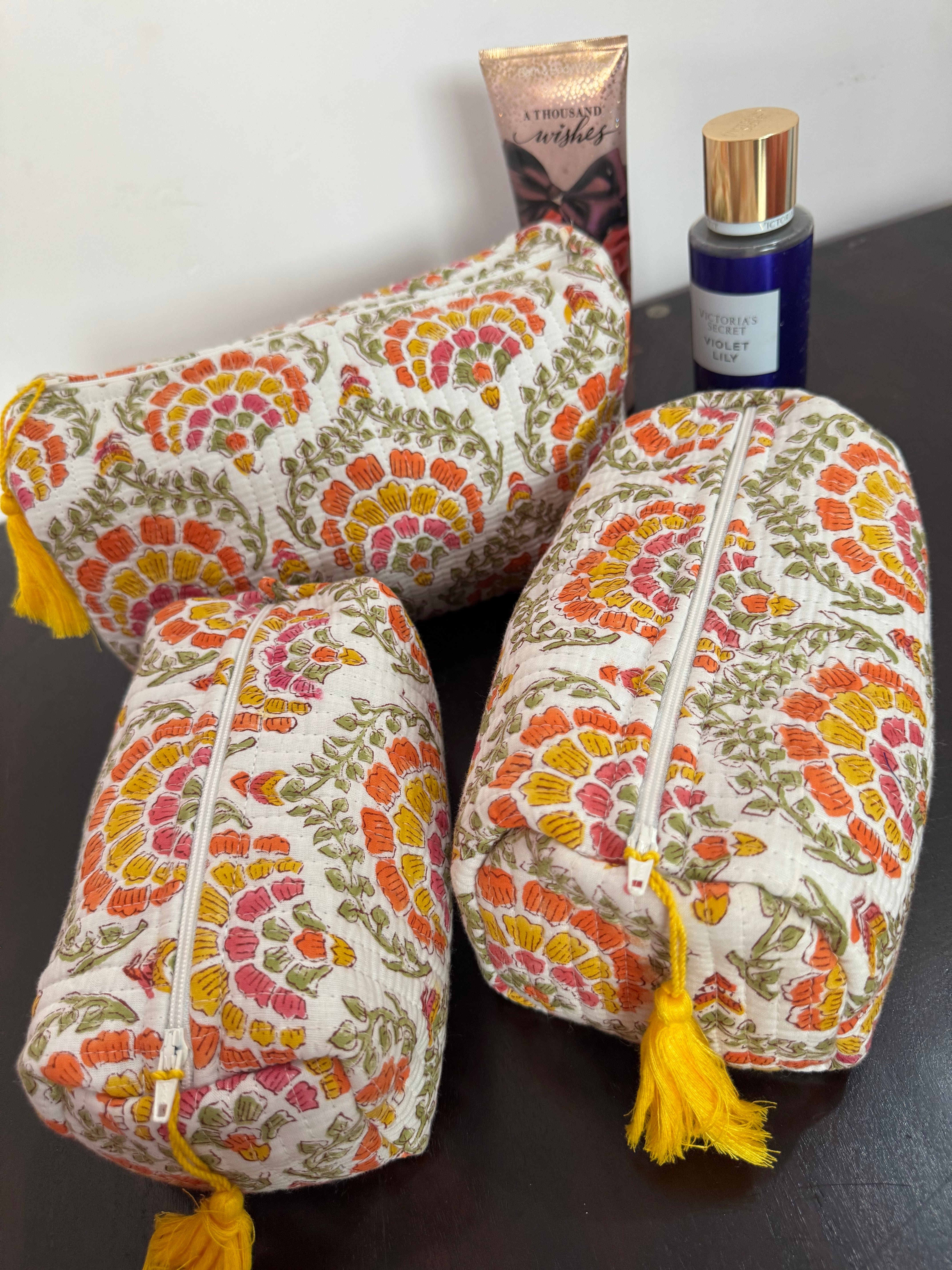 SET OF THREE MULTI PURPOSE TOILETRY BAGS