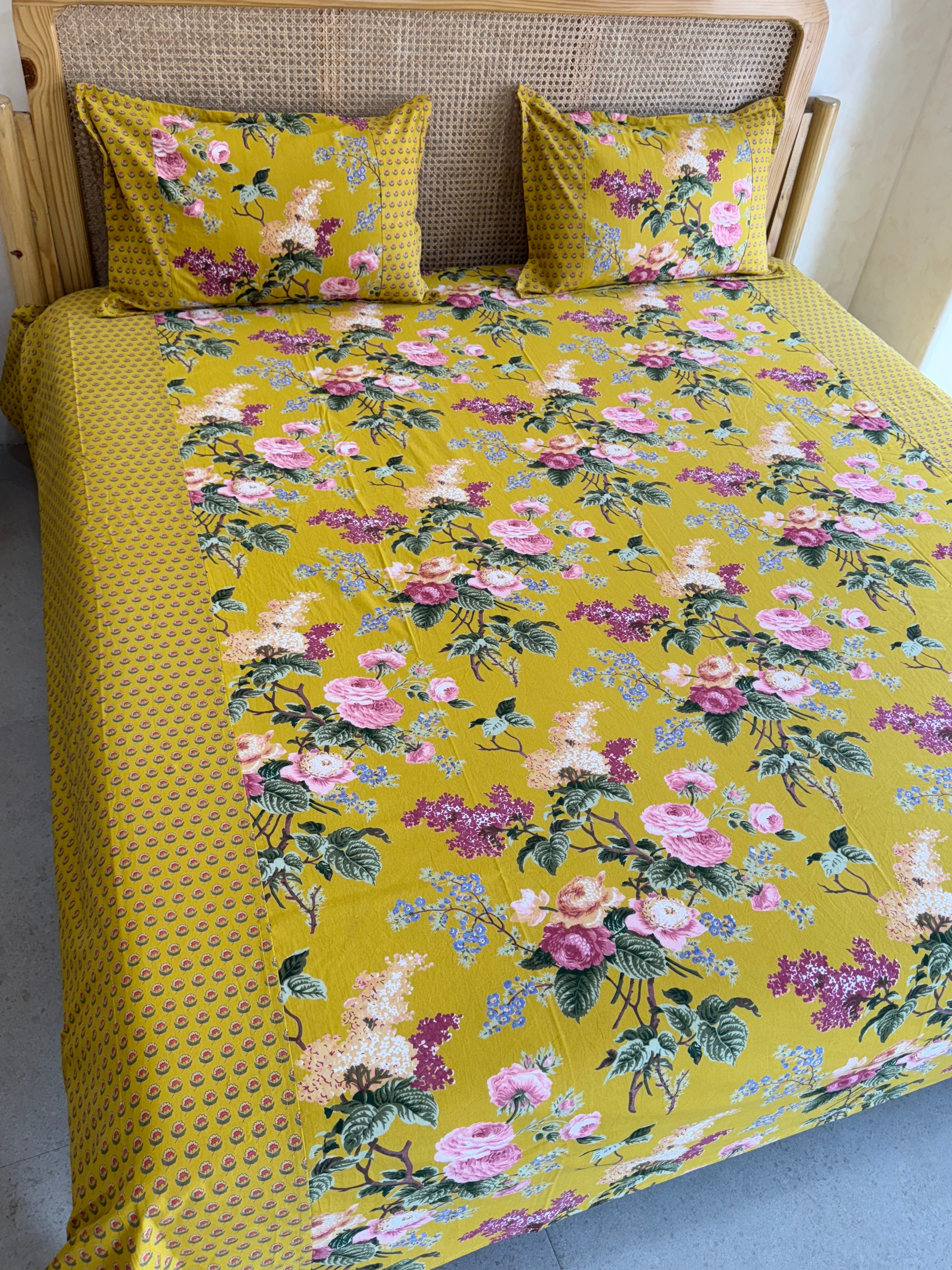 KANAK BEDSHEET WITH TWO PILLOW CASES