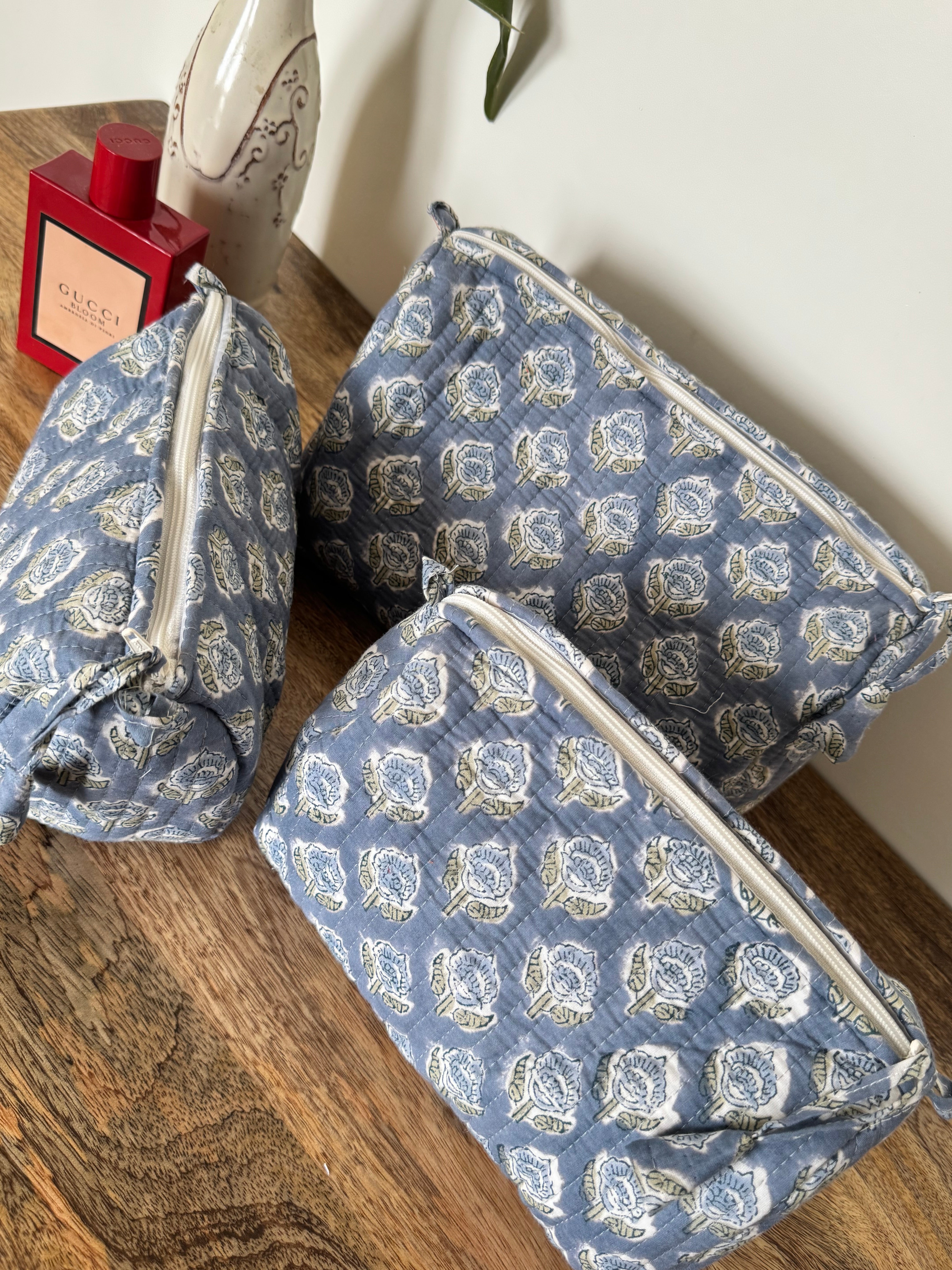 SET OF THREE MULTI PURPOSE TOILETRY BAGS