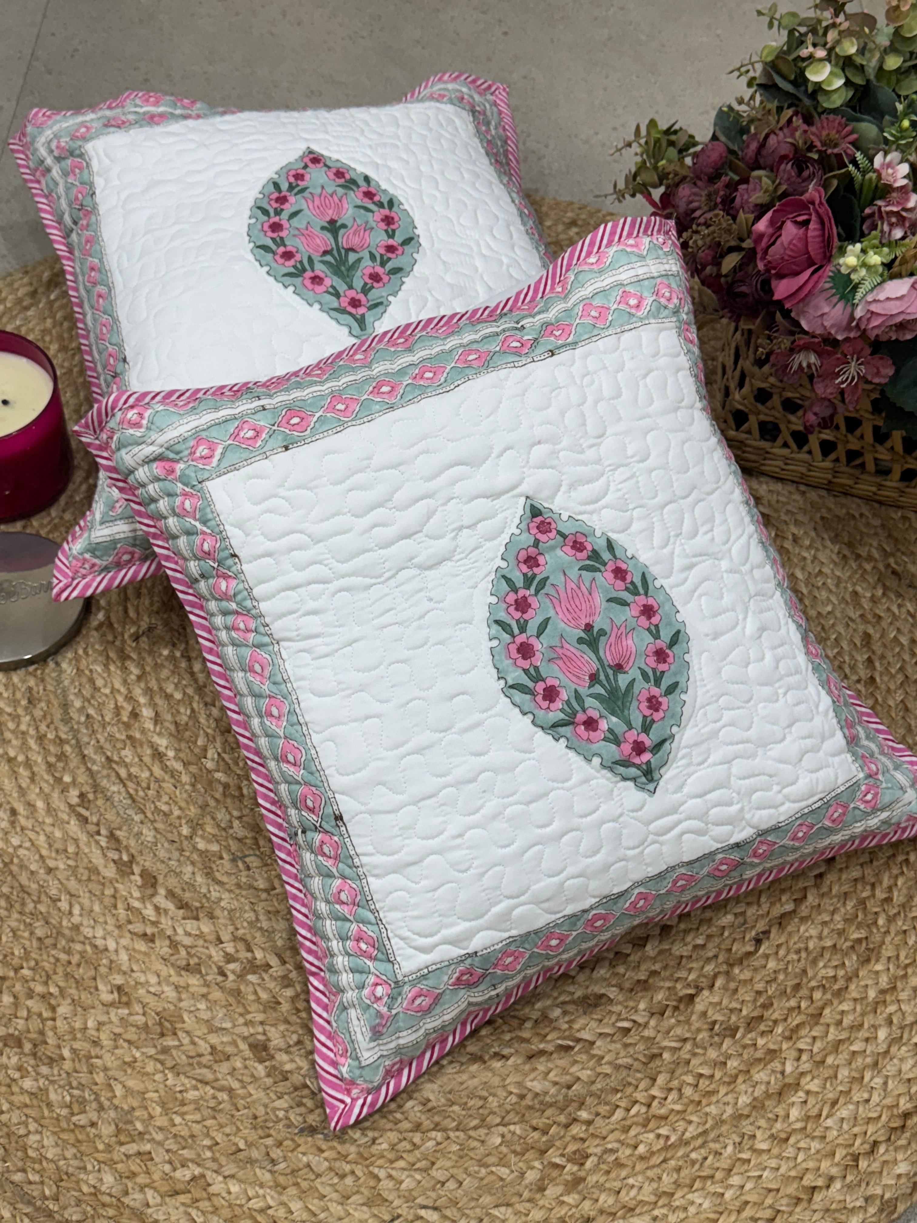 A PAIR OF QUILTED HANDBLOCK PRINTED 16*16 INCHES CUSHION