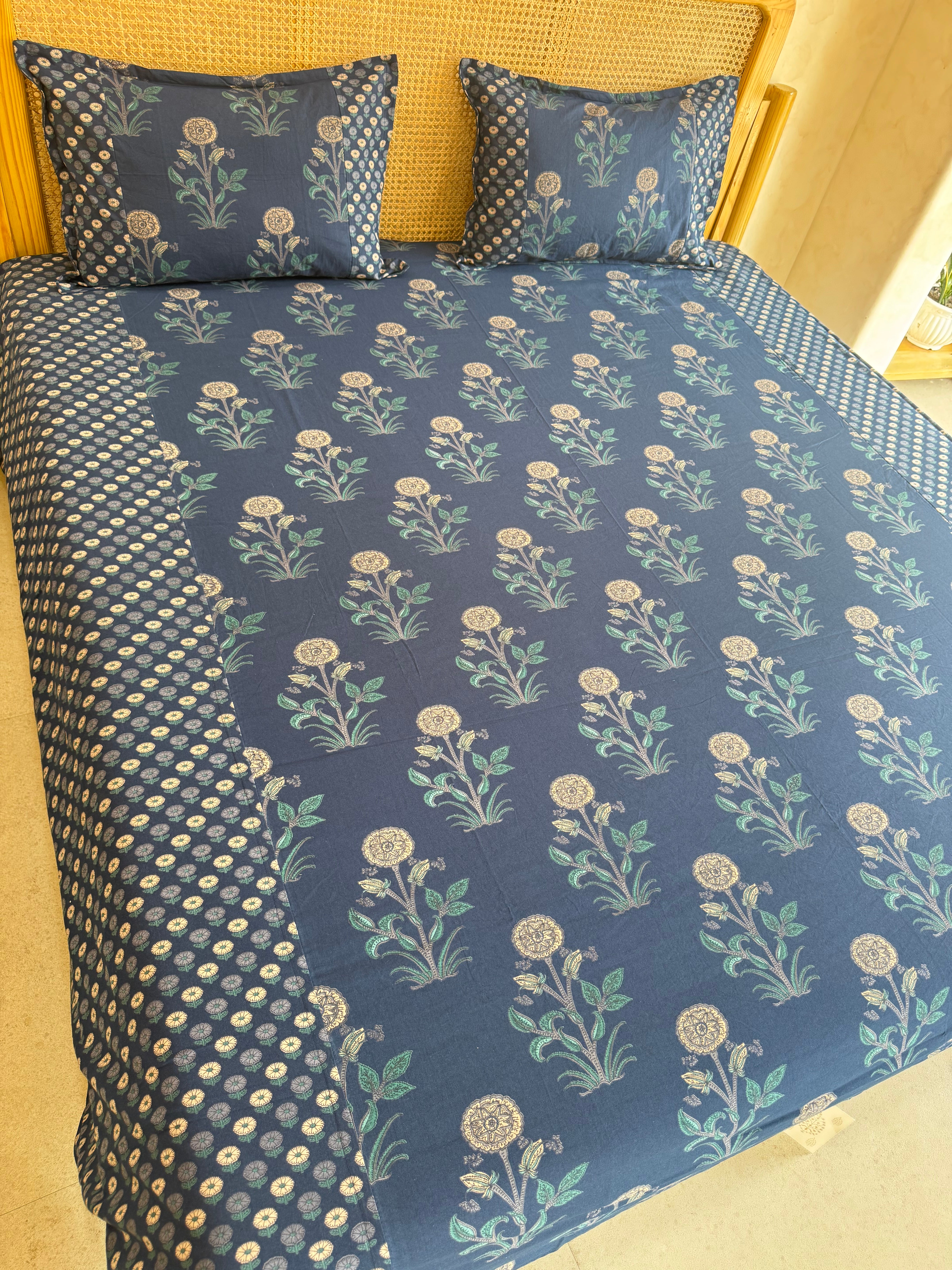 KANAK BEDSHEET WITH TWO PILLOW CASES