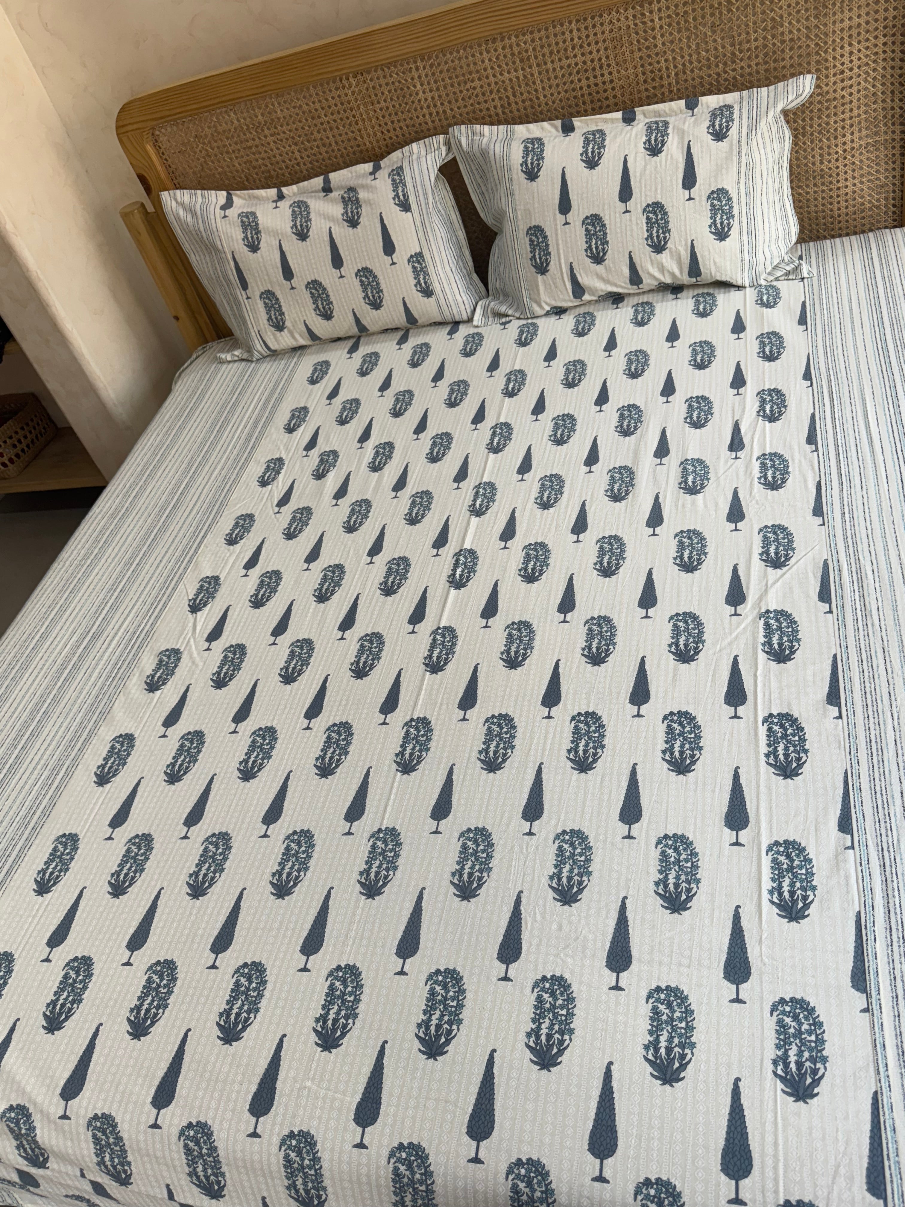 KANAK BEDSHEET WITH TWO PILLOW CASES