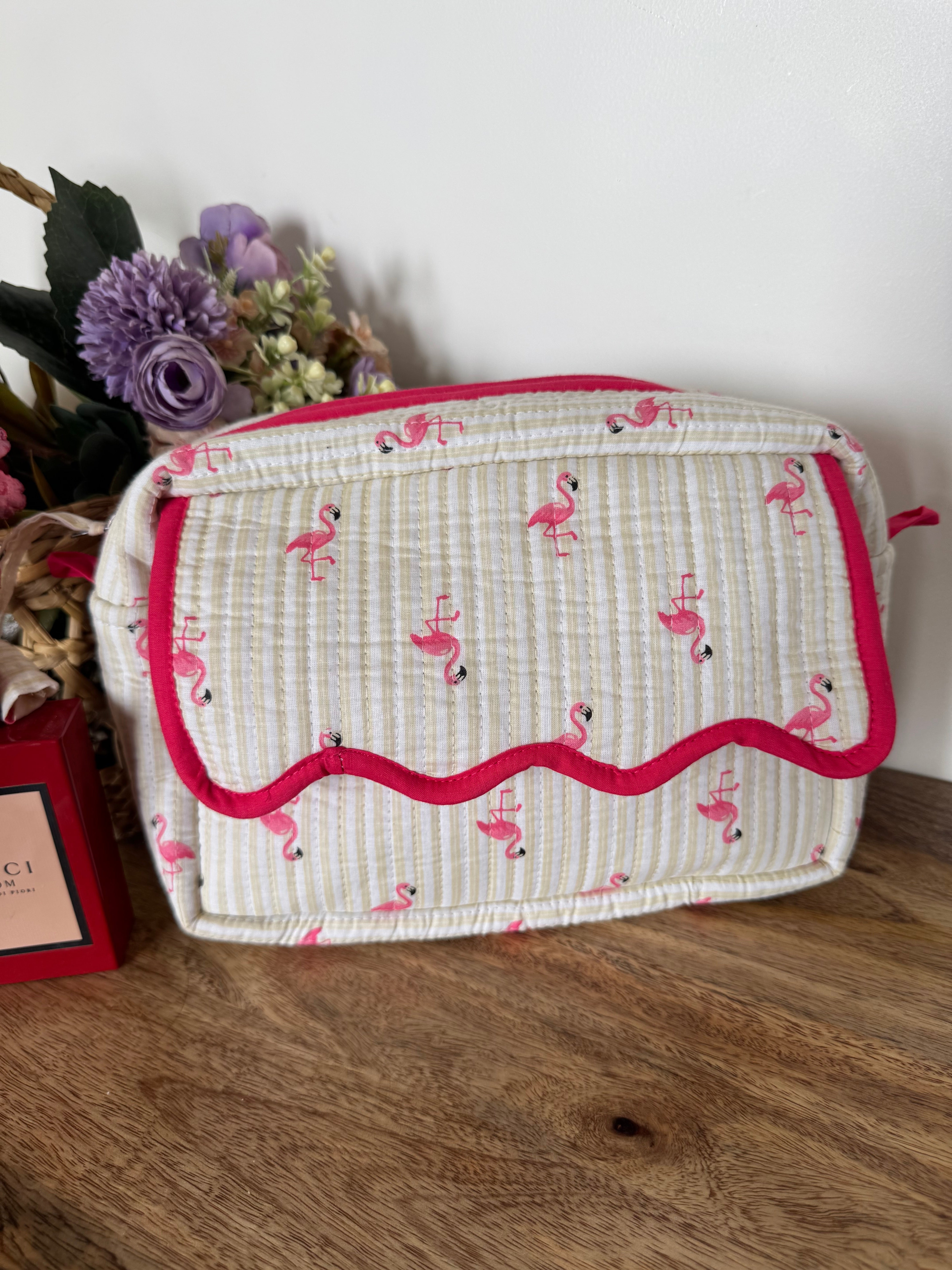 SCALLOP TOILETRY BAG
