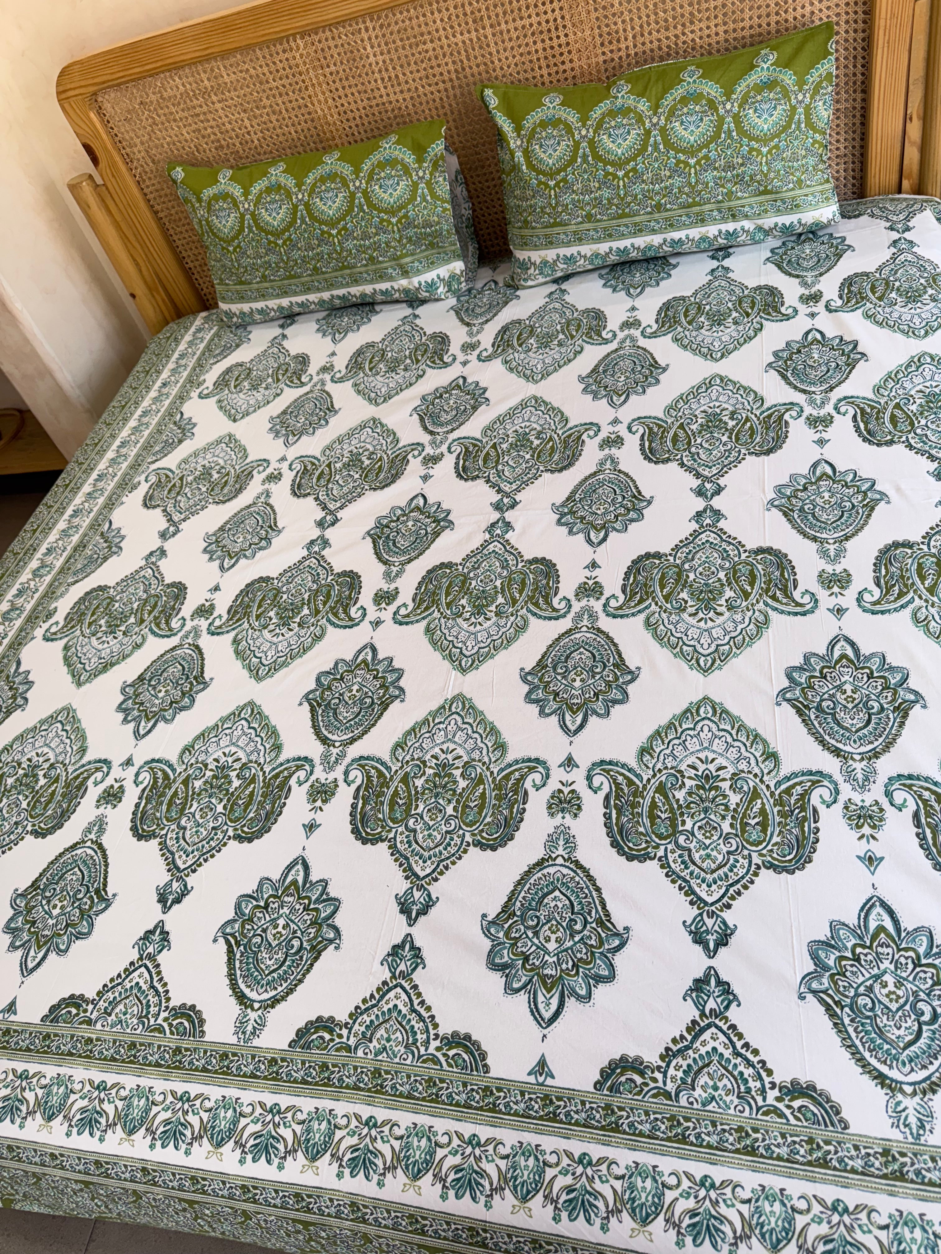 SHALIMAR BEDSHEET WITH TWO REVERSIBLE PILLOW COVERS