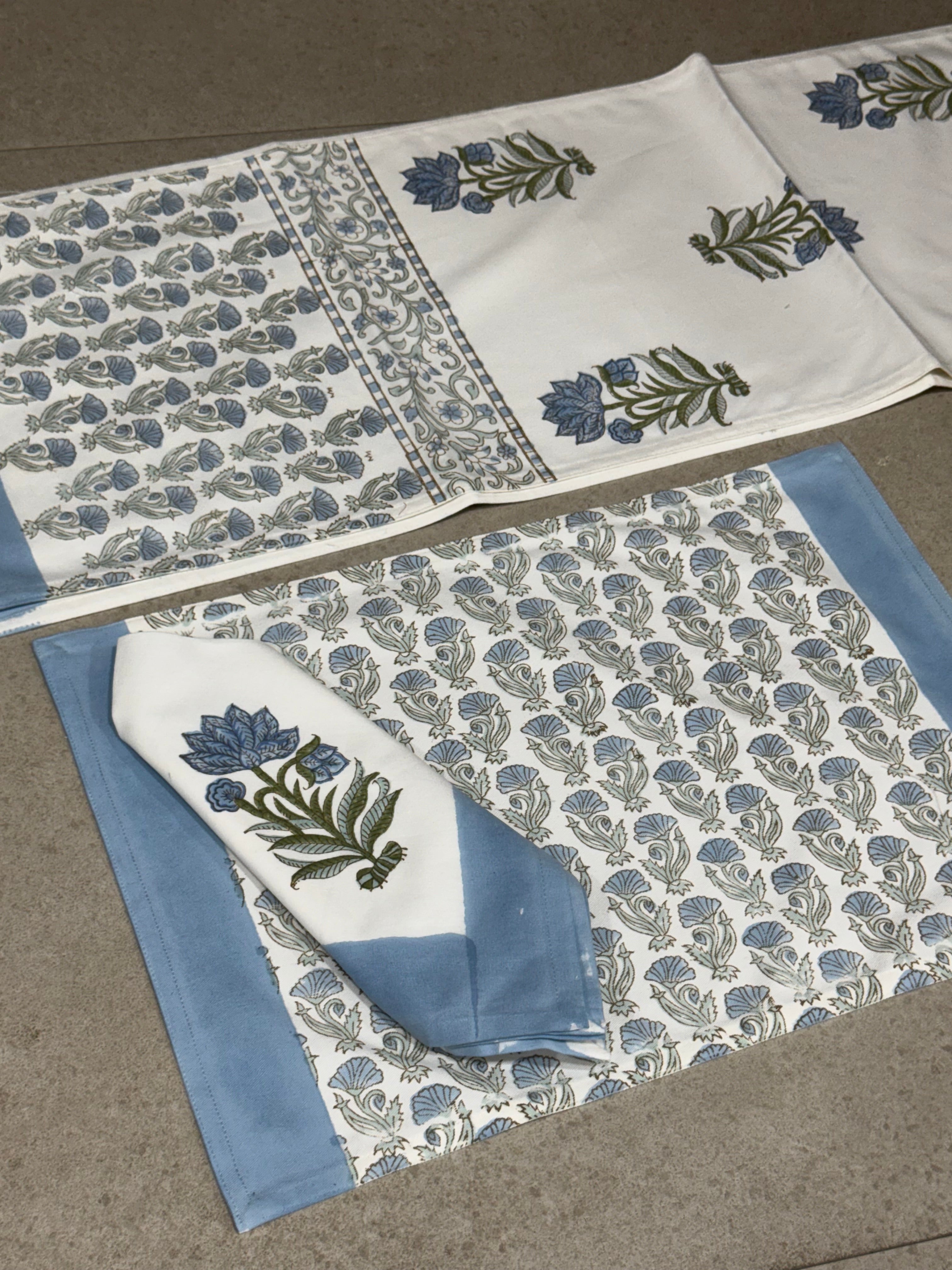 SIX SEATER TABLE RUNNER , SIX MATS AND SIX NAPKIN SET