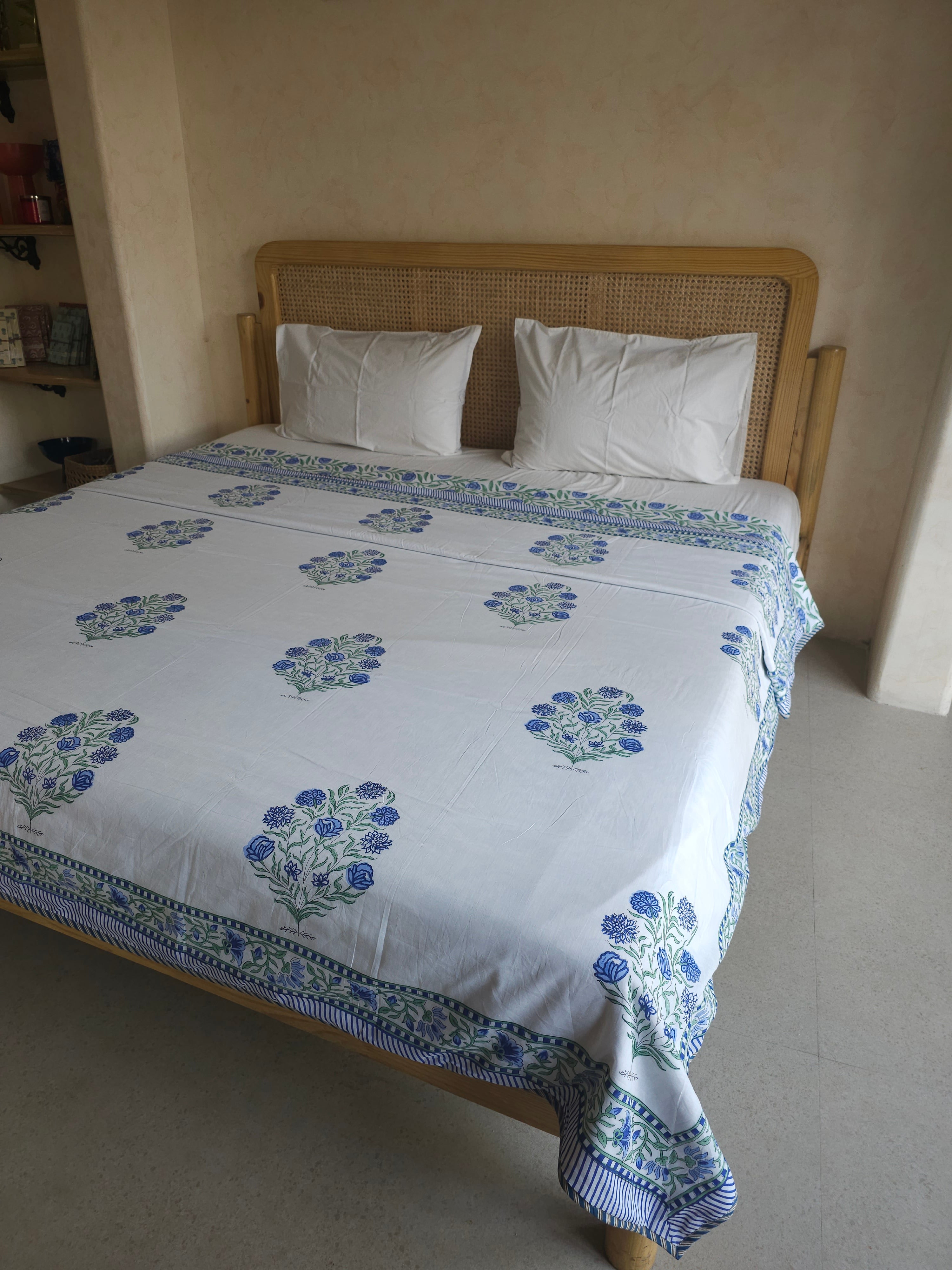 NEEL DOUBLE BED HANDBLOCK PRINTED REVERSIBLE MULMUL DOHAR