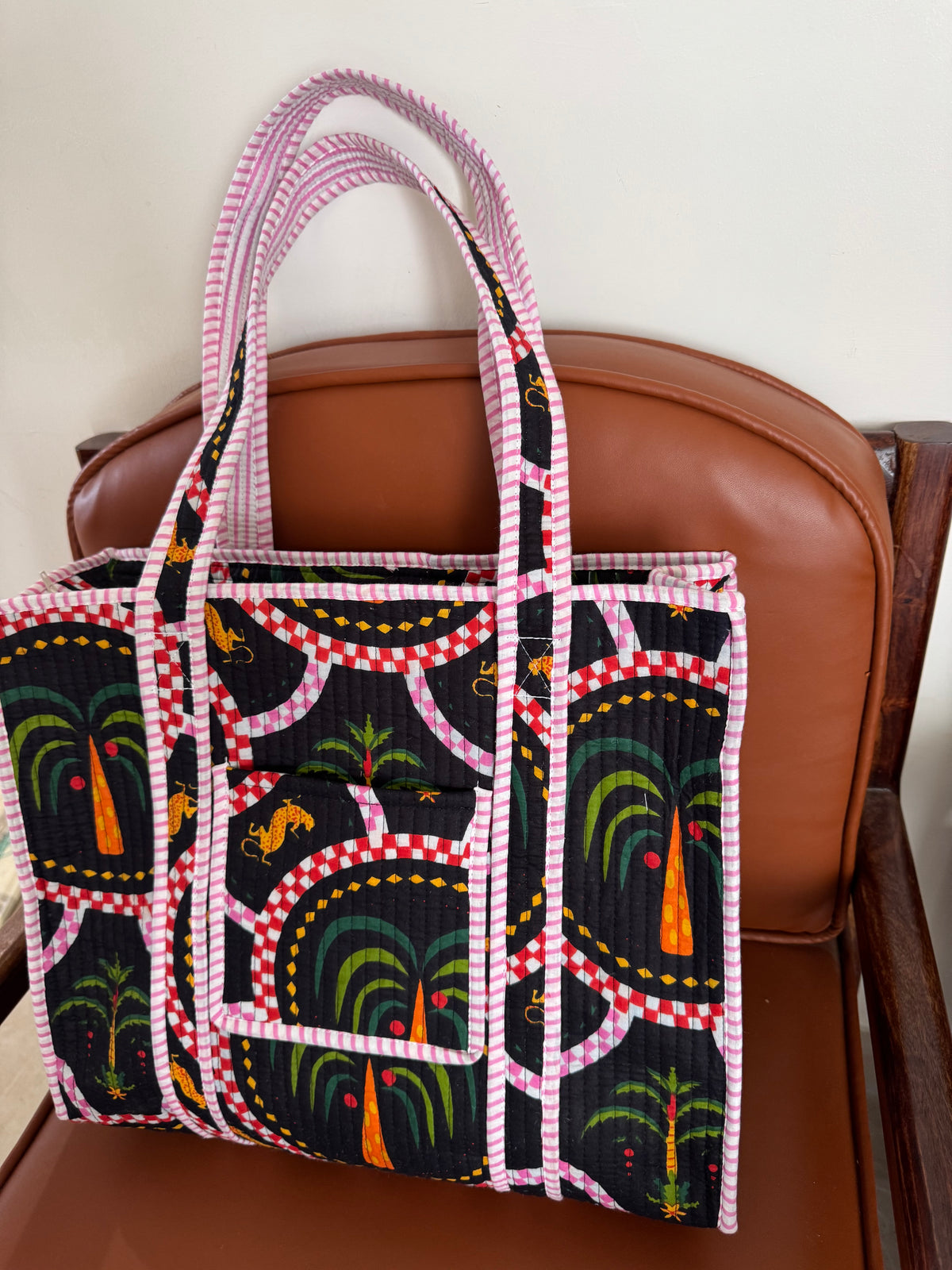 MEDIUM TOTE BAG WITH THREE POCKETS