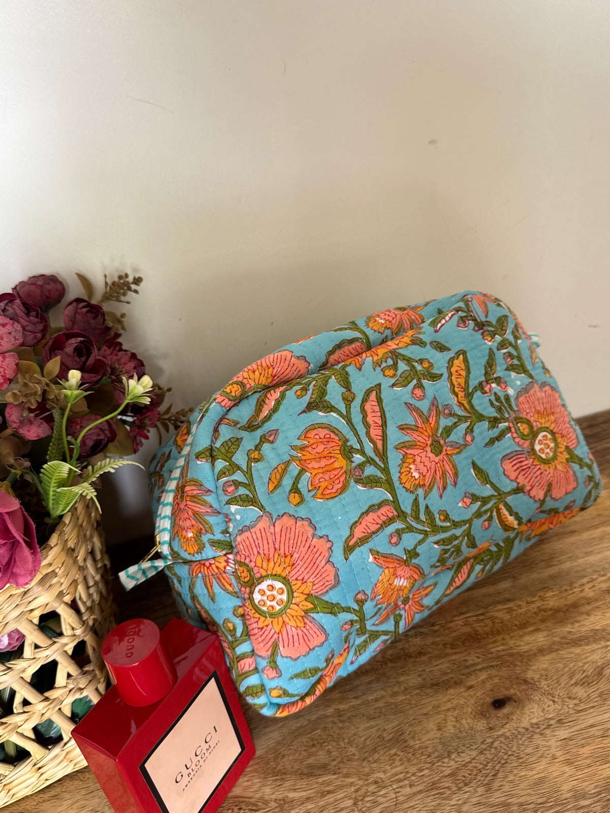 TOILETRY BAG WITH METAL ZIP