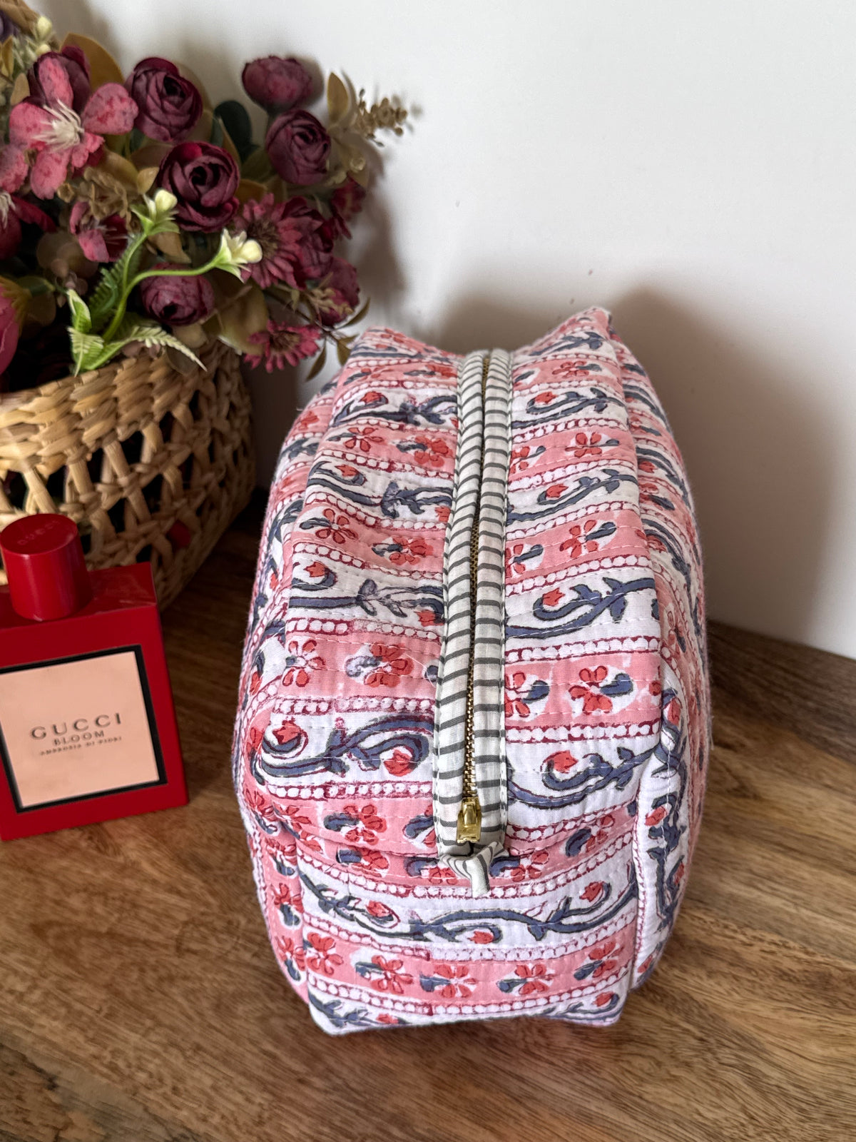 TOILETRY BAG WITH METAL ZIP