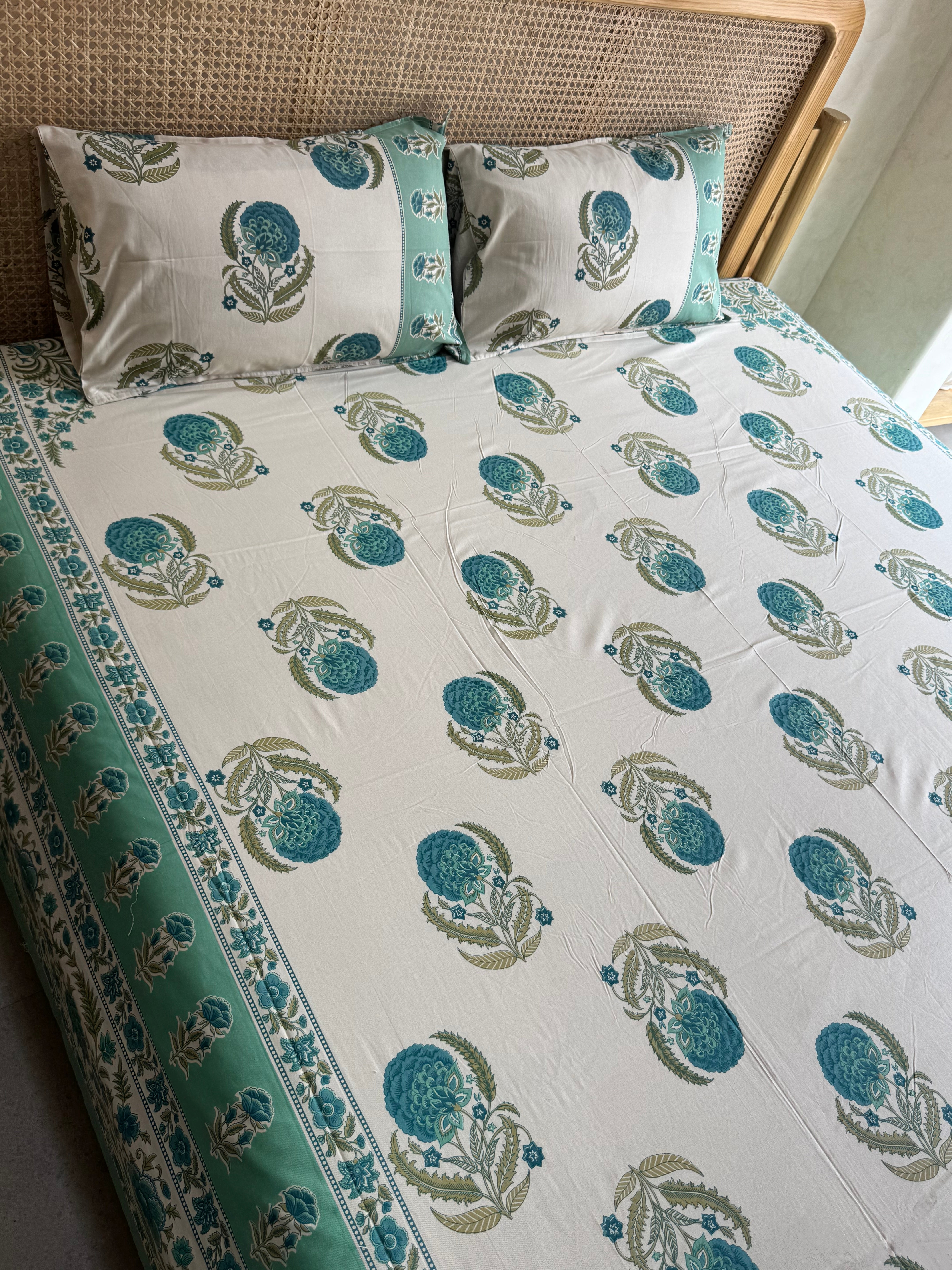 SHALIMAR BEDSHEET WITH TWO REVERSIBLE PILLOW COVERS