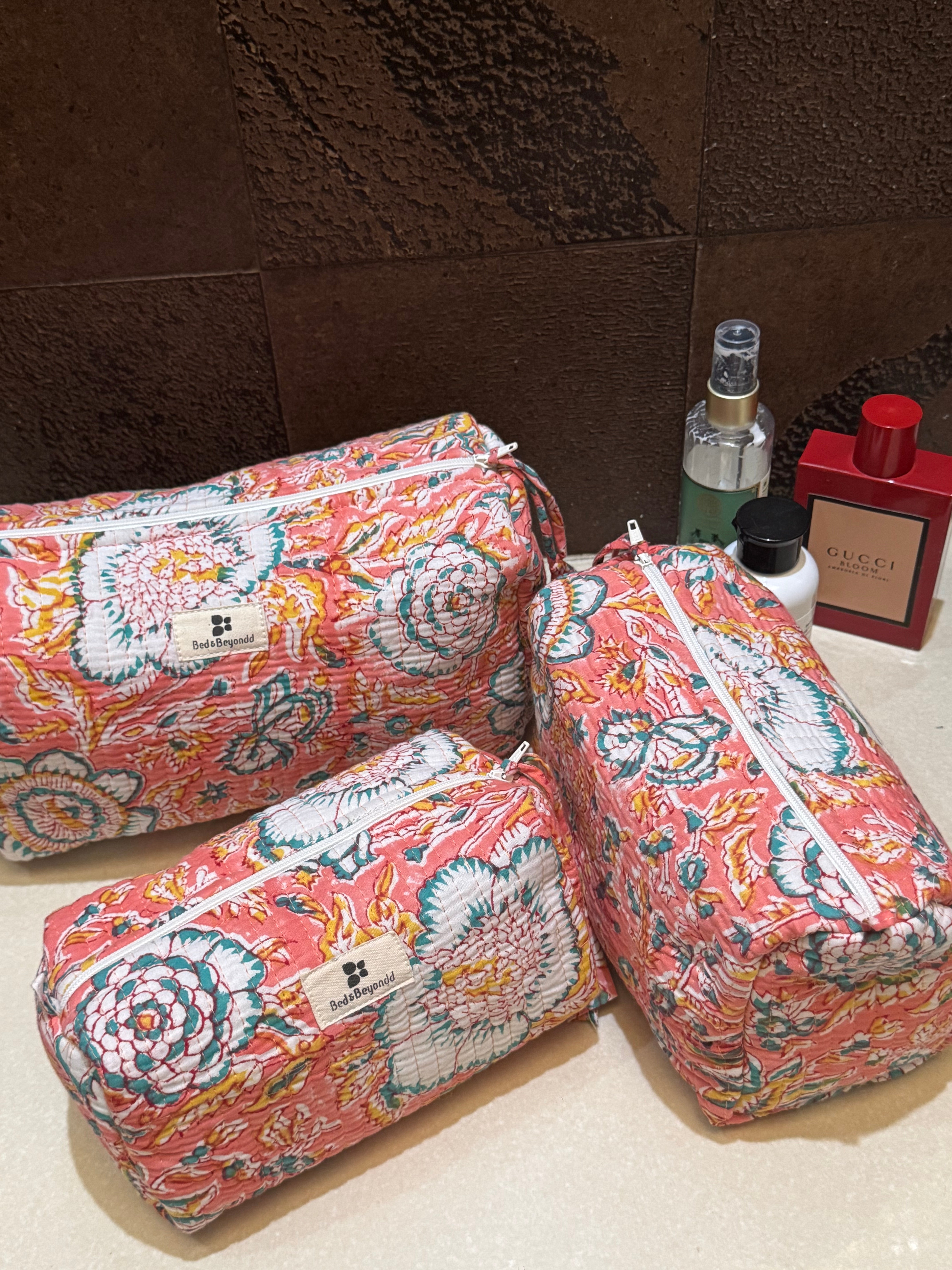 SET OF THREE MULTI PURPOSE TOILETRY BAGS