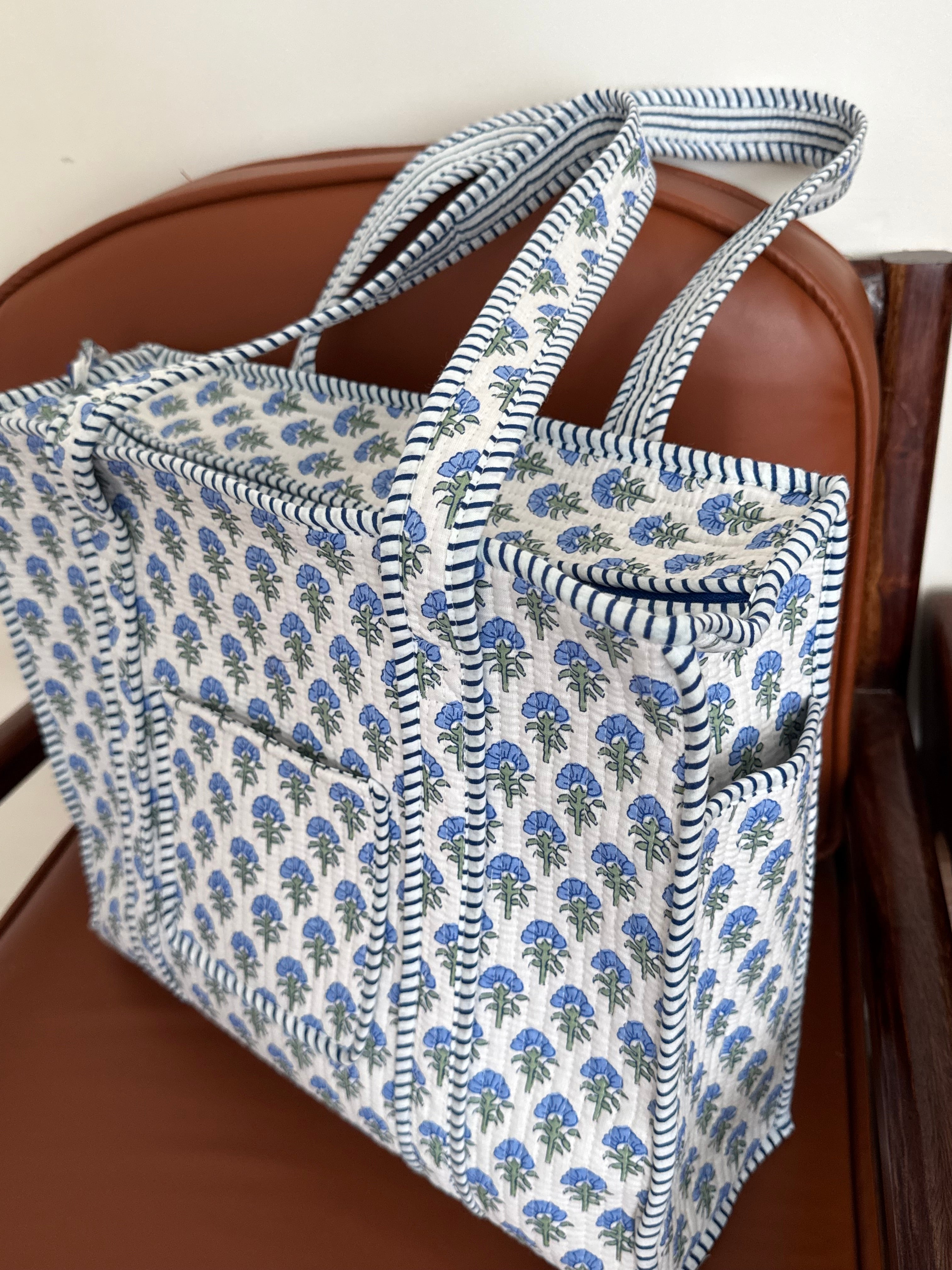 MEDIUM TOTE BAG WITH THREE POCKETS