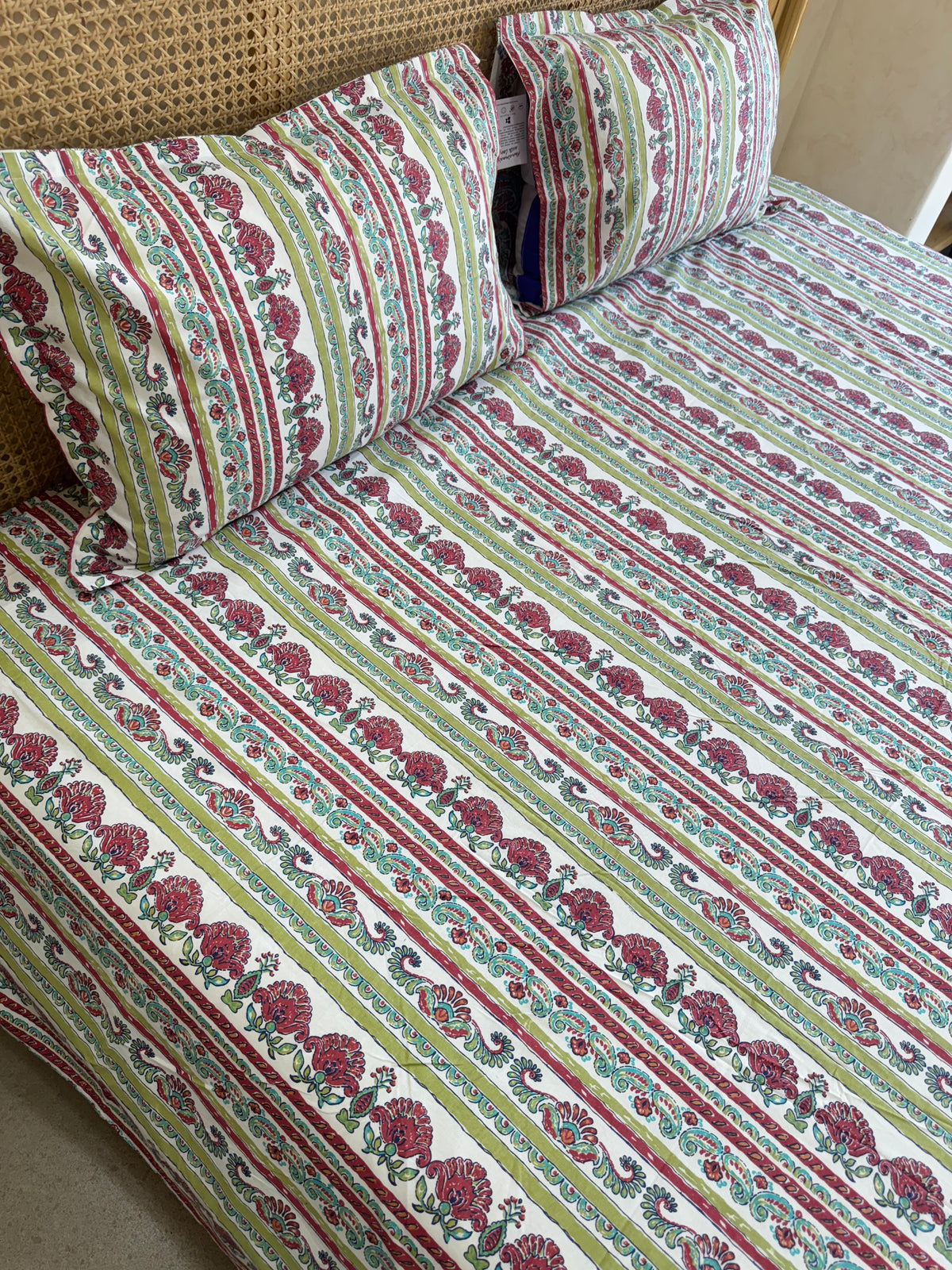 SHALIMAR BEDSHEET WITH TWO REVERSIBLE PILLOW COVERS