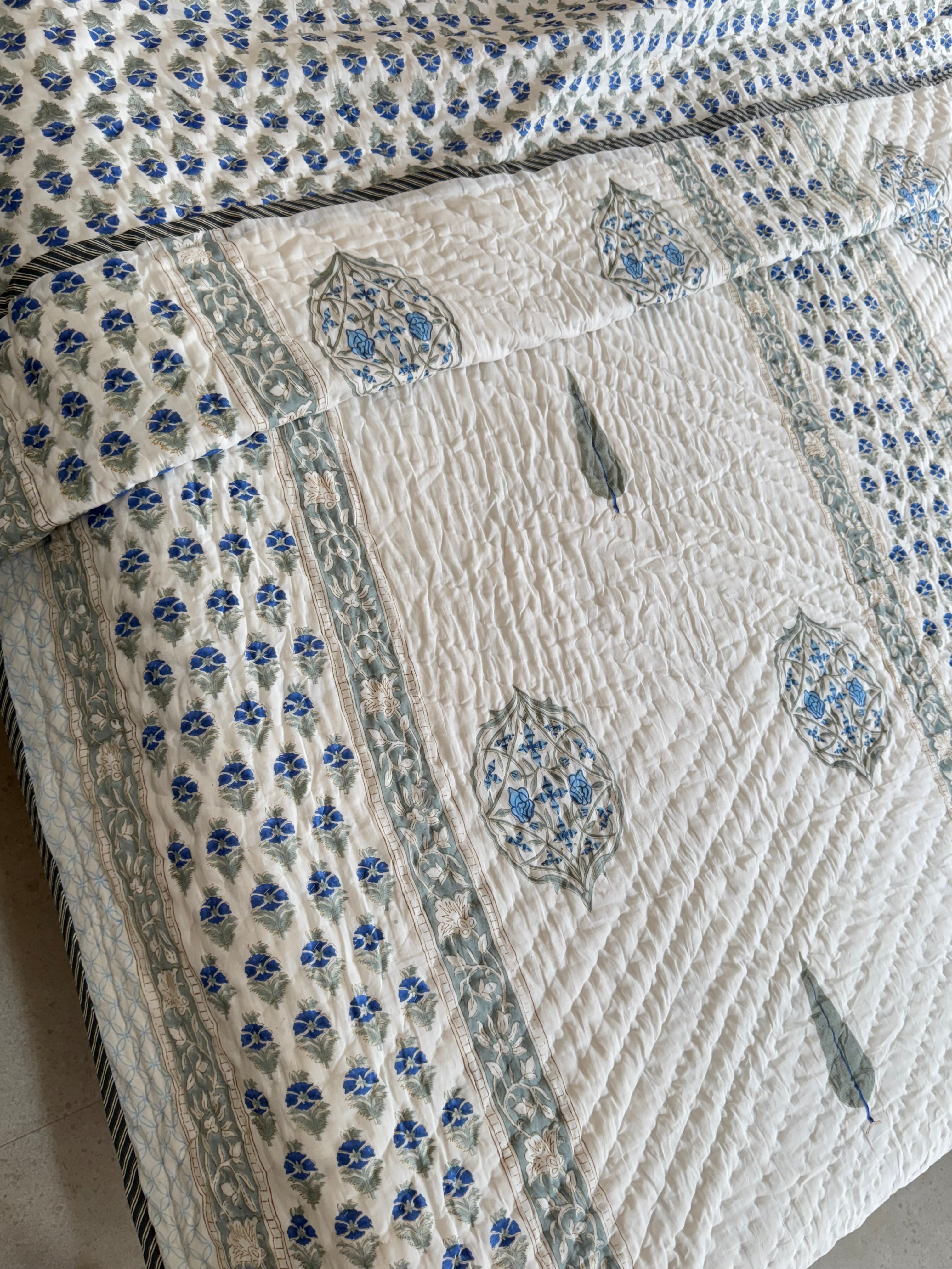 HAND BLOCK PRINTED REVERSIBLE QUILT (DOUBLE BED)