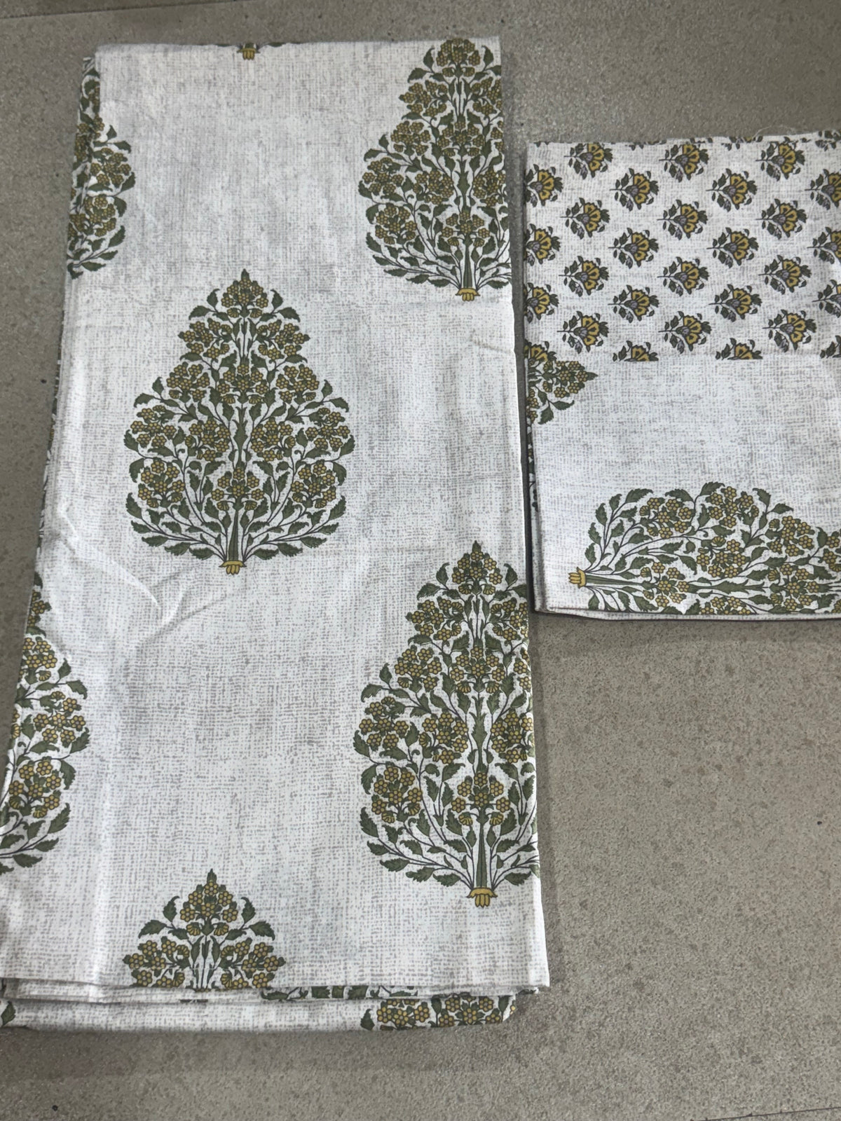 RANGMAHAL BEDSHEET WITH TWO REVERSIBLE PILLOW COVERS