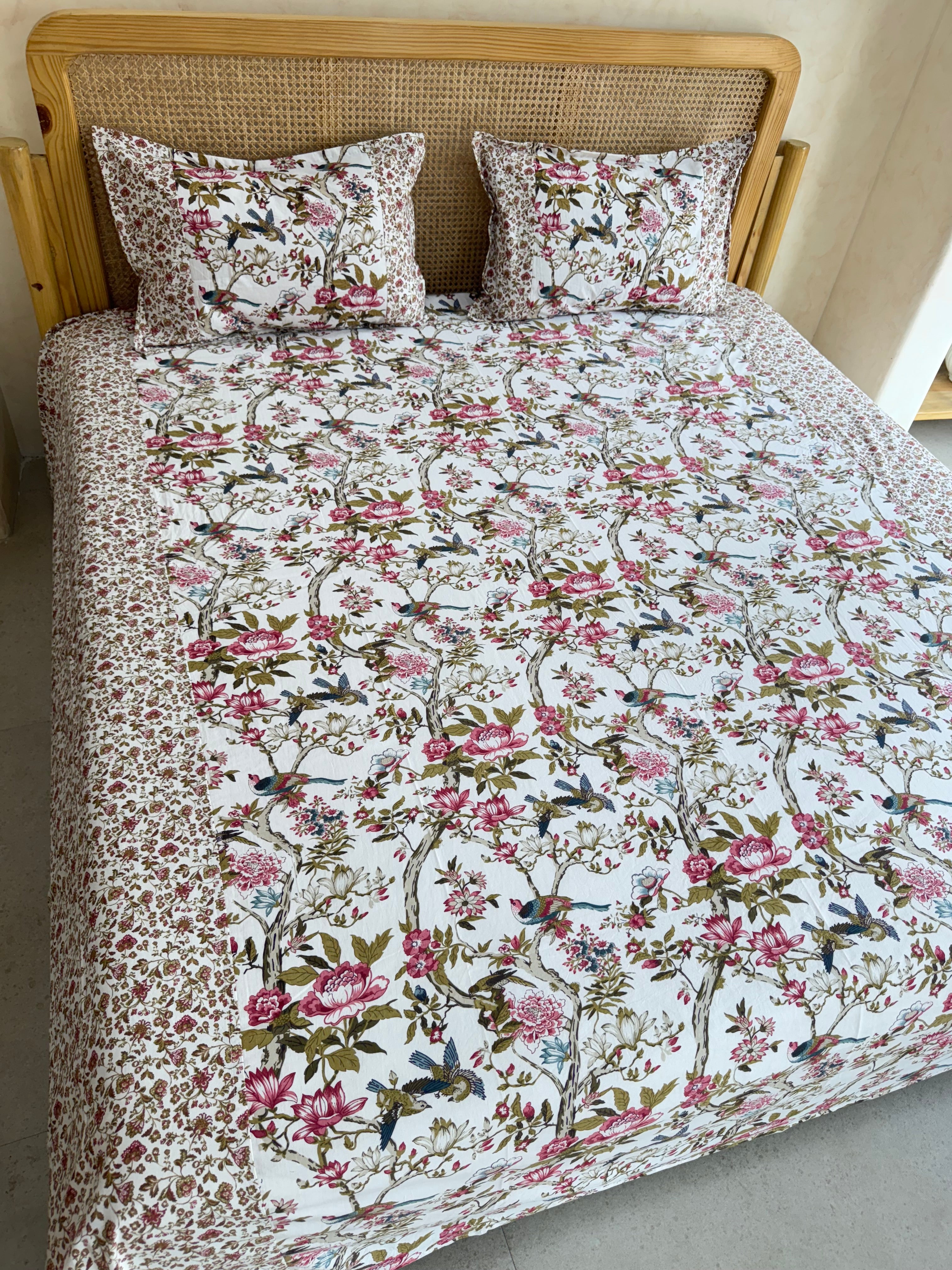 KANAK BEDSHEET WITH TWO PILLOW CASES