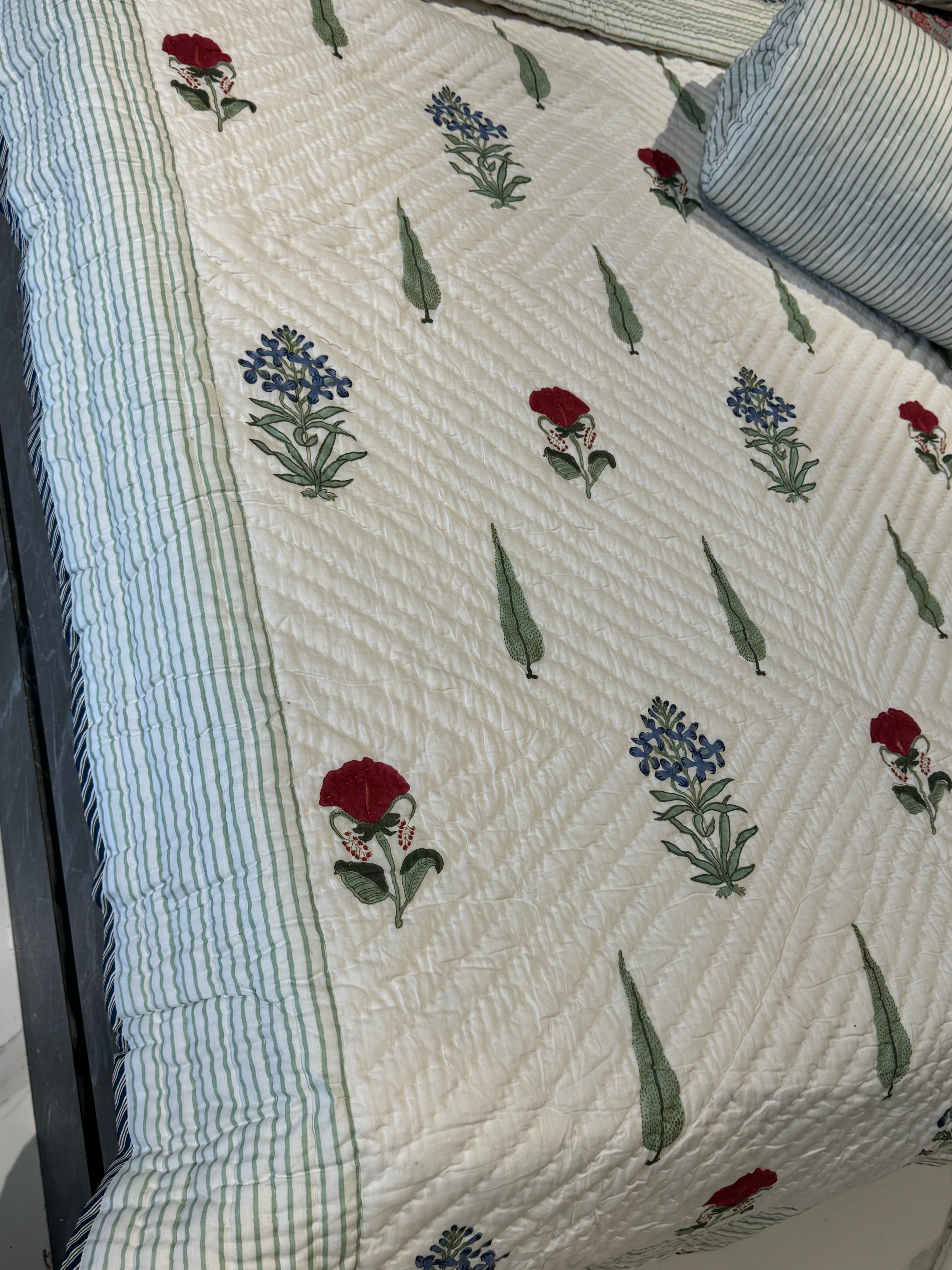 HIBISCUS HANDBLOCK PRINTED SINGLE QUILT