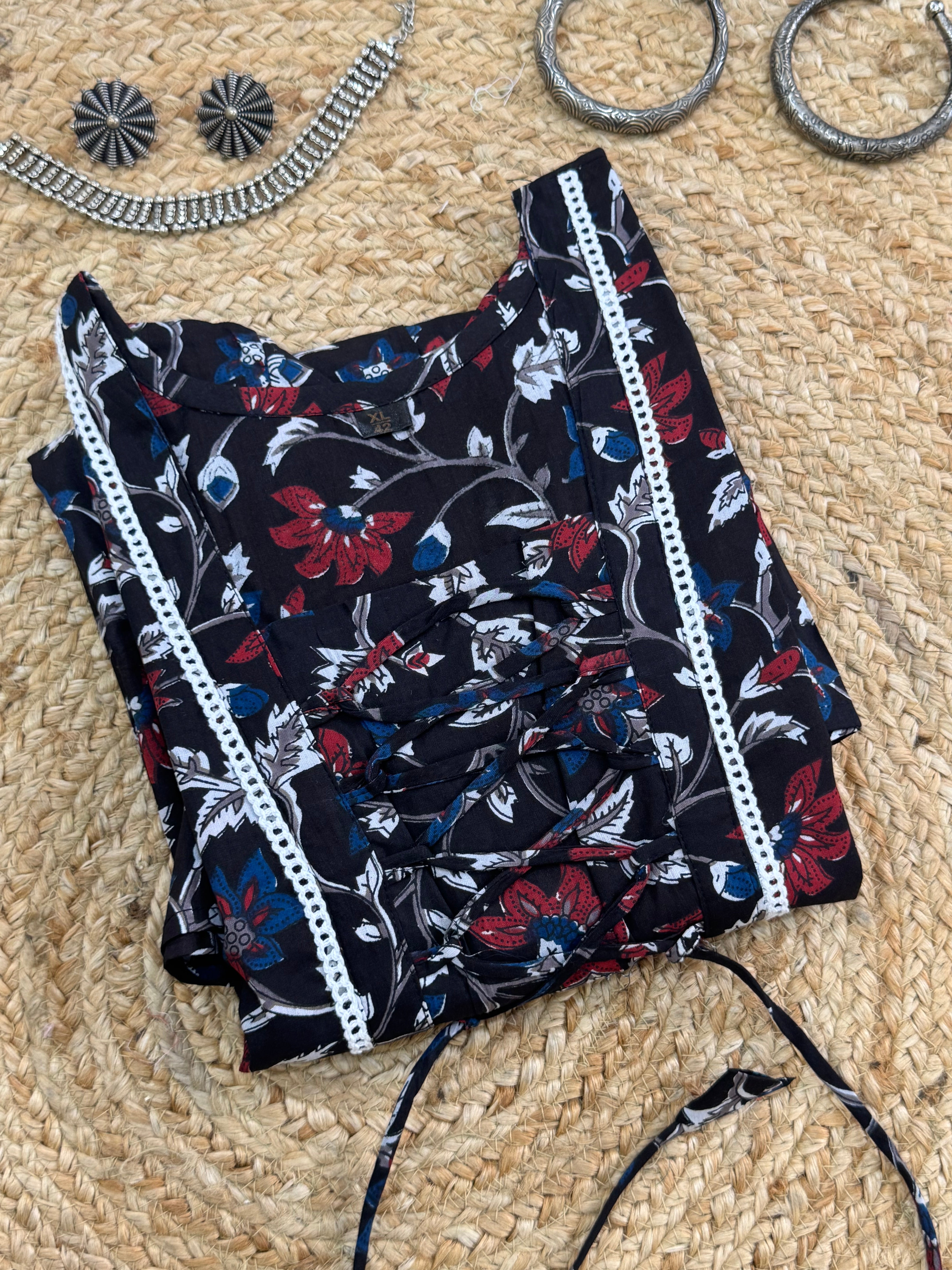 SHORT LENGTH COTTON KURTA WITH DORI