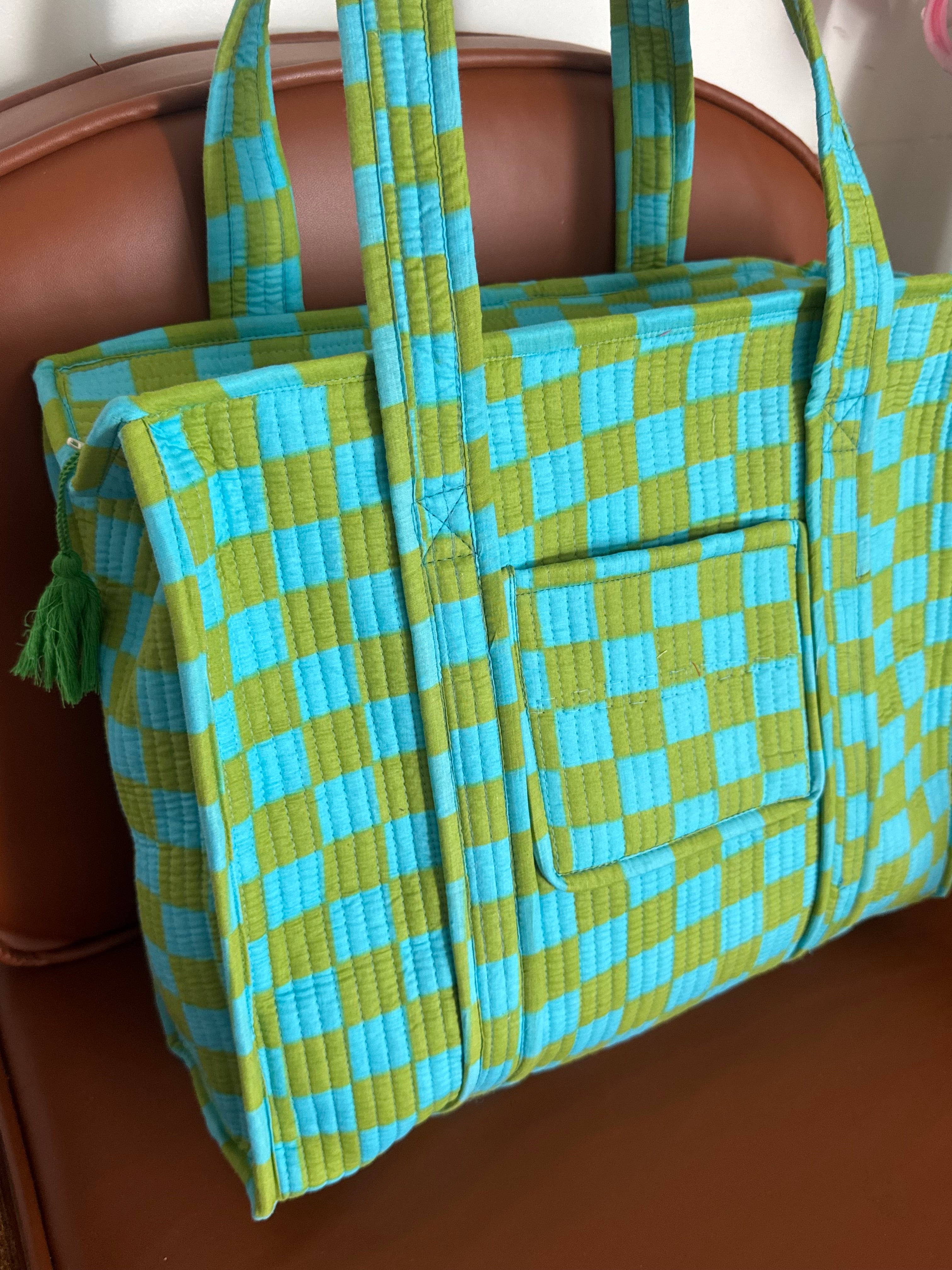 MEDIUM TOTE BAG WITH THREE POCKETS