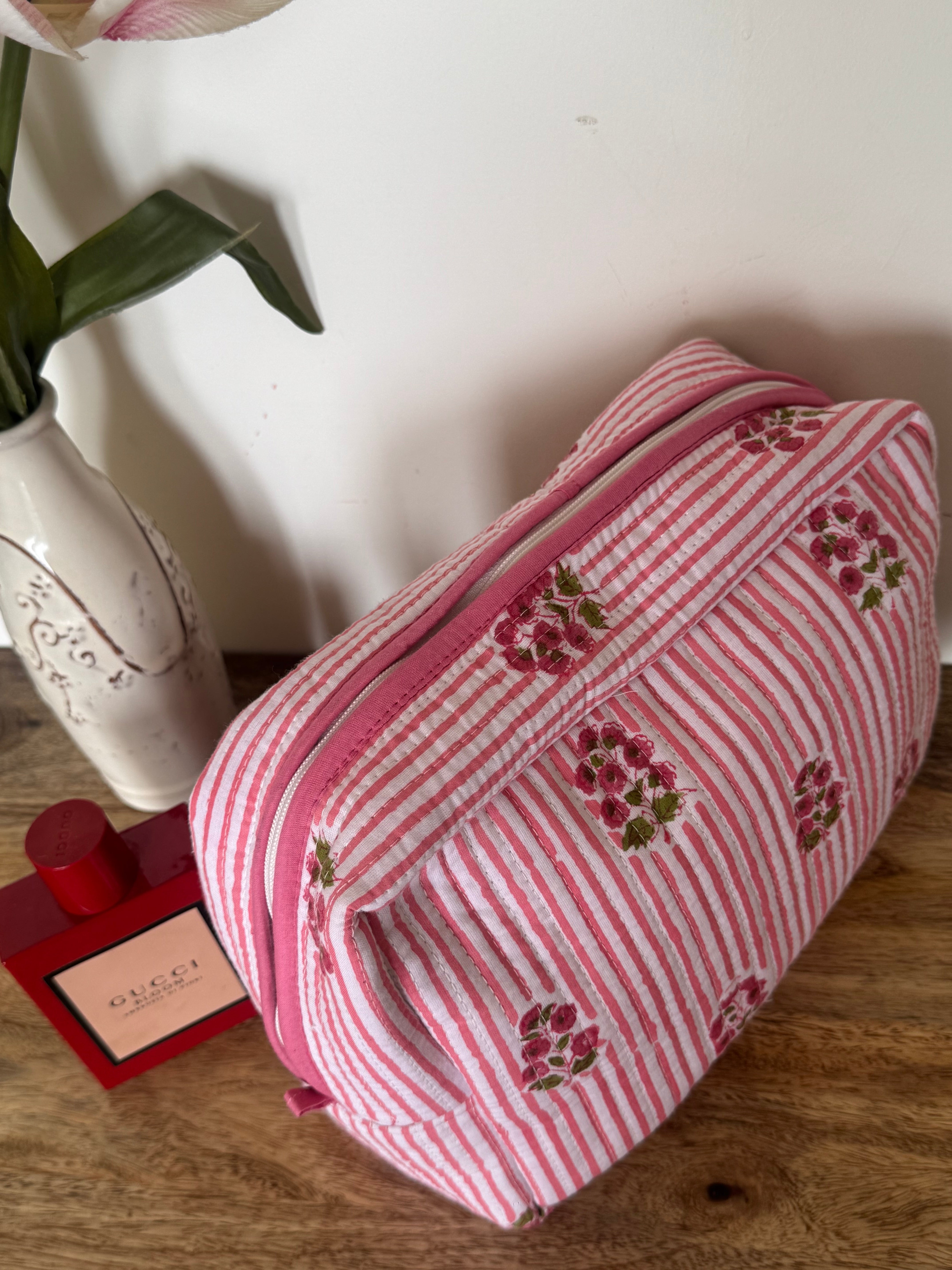 MULTI PURPOSE TOILETRY BAG