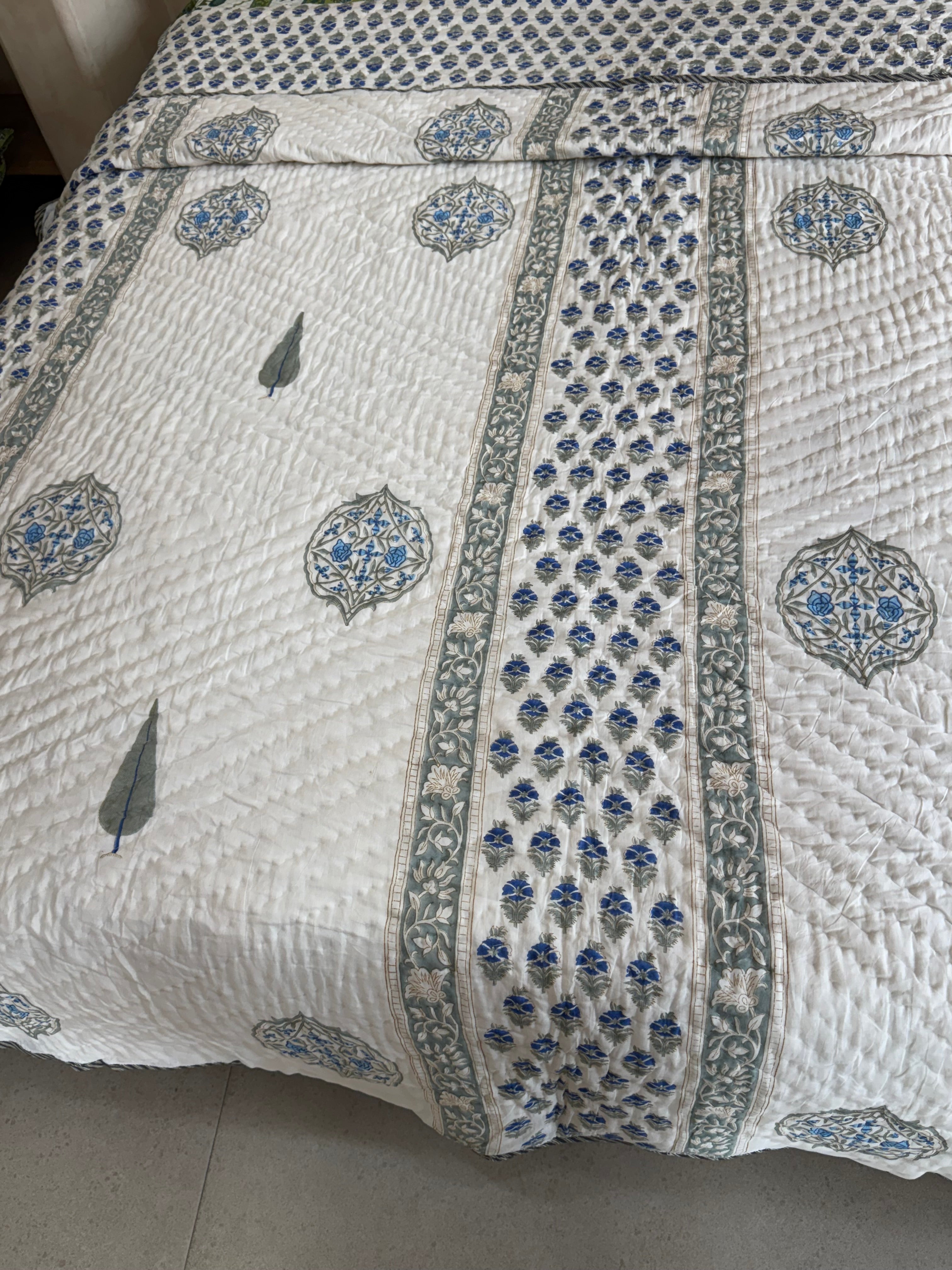 HAND BLOCK PRINTED REVERSIBLE QUILT (DOUBLE BED)