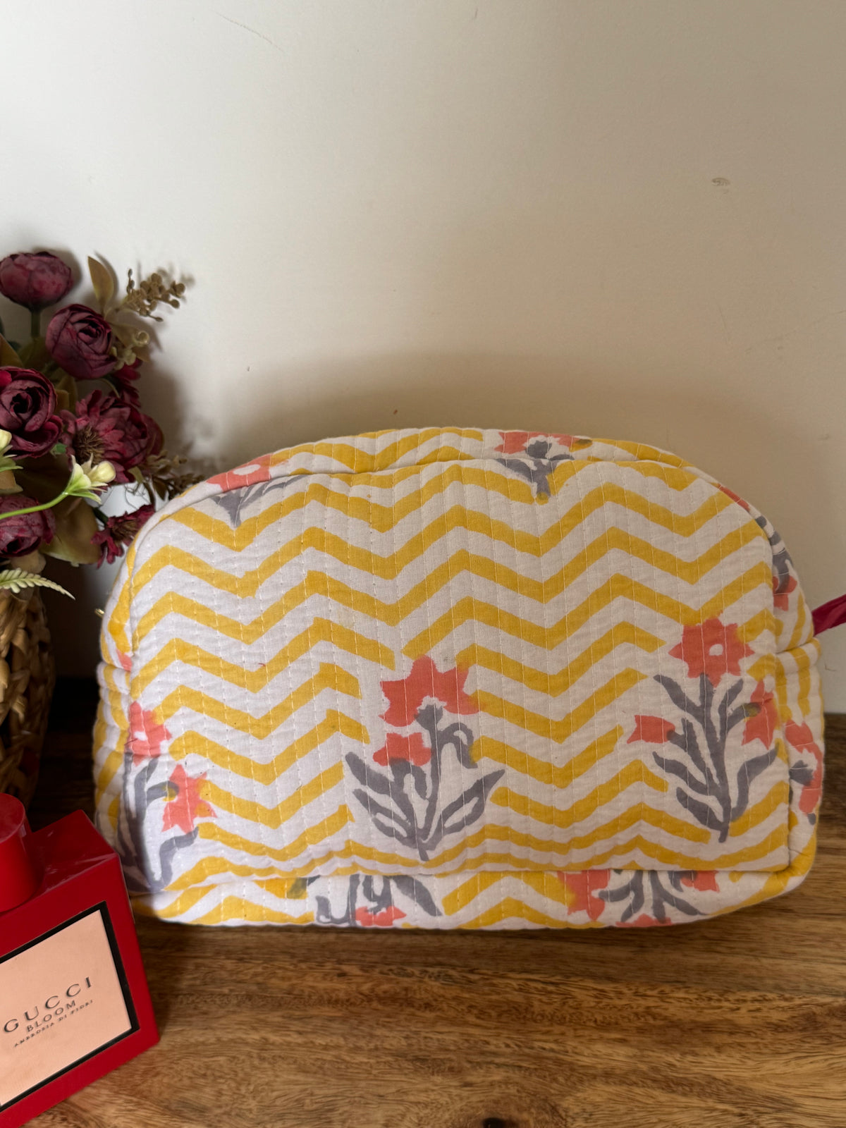 TOILETRY BAG WITH METAL ZIP
