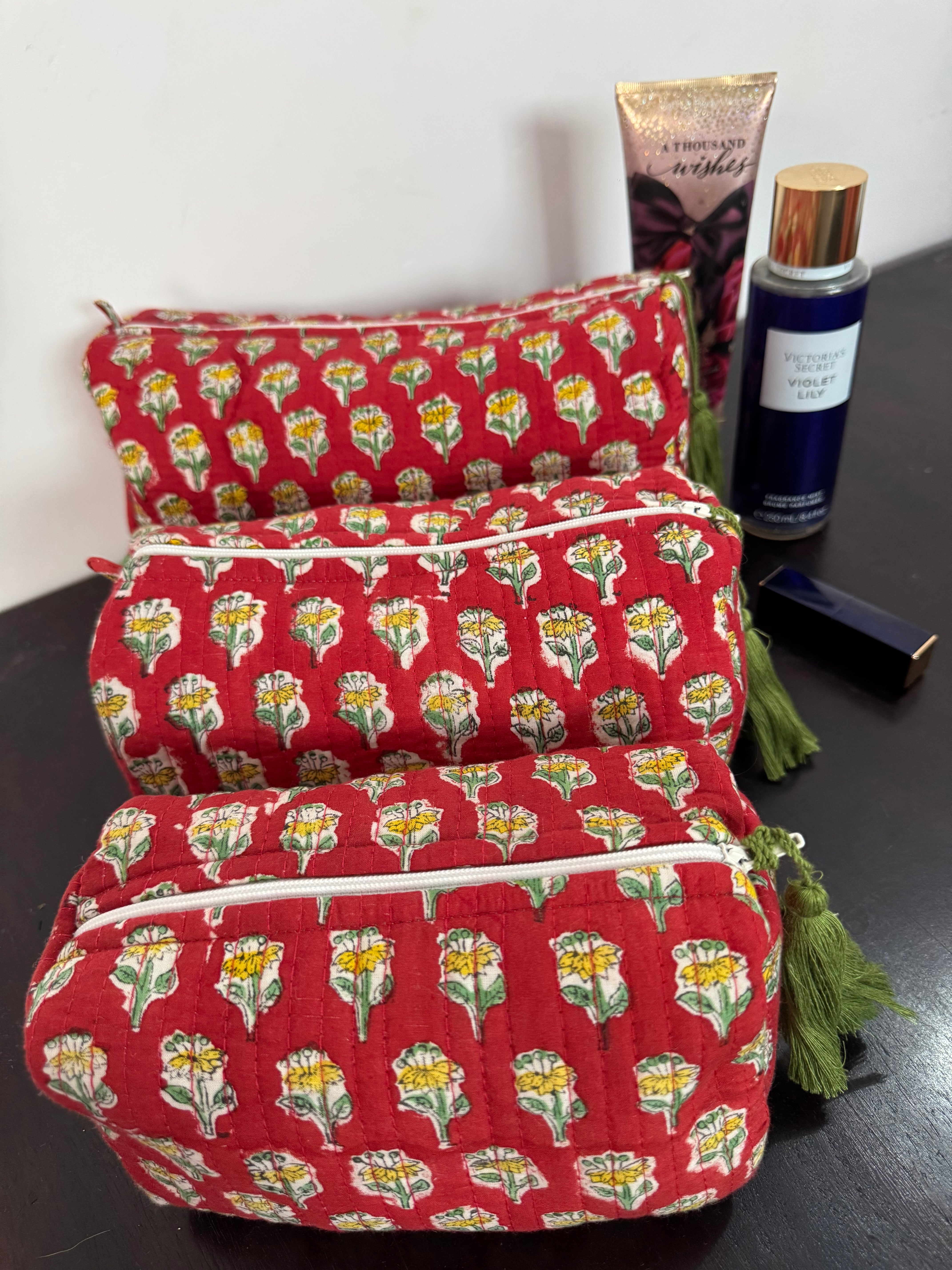 SET OF THREE MULTI PURPOSE TOILETRY BAGS