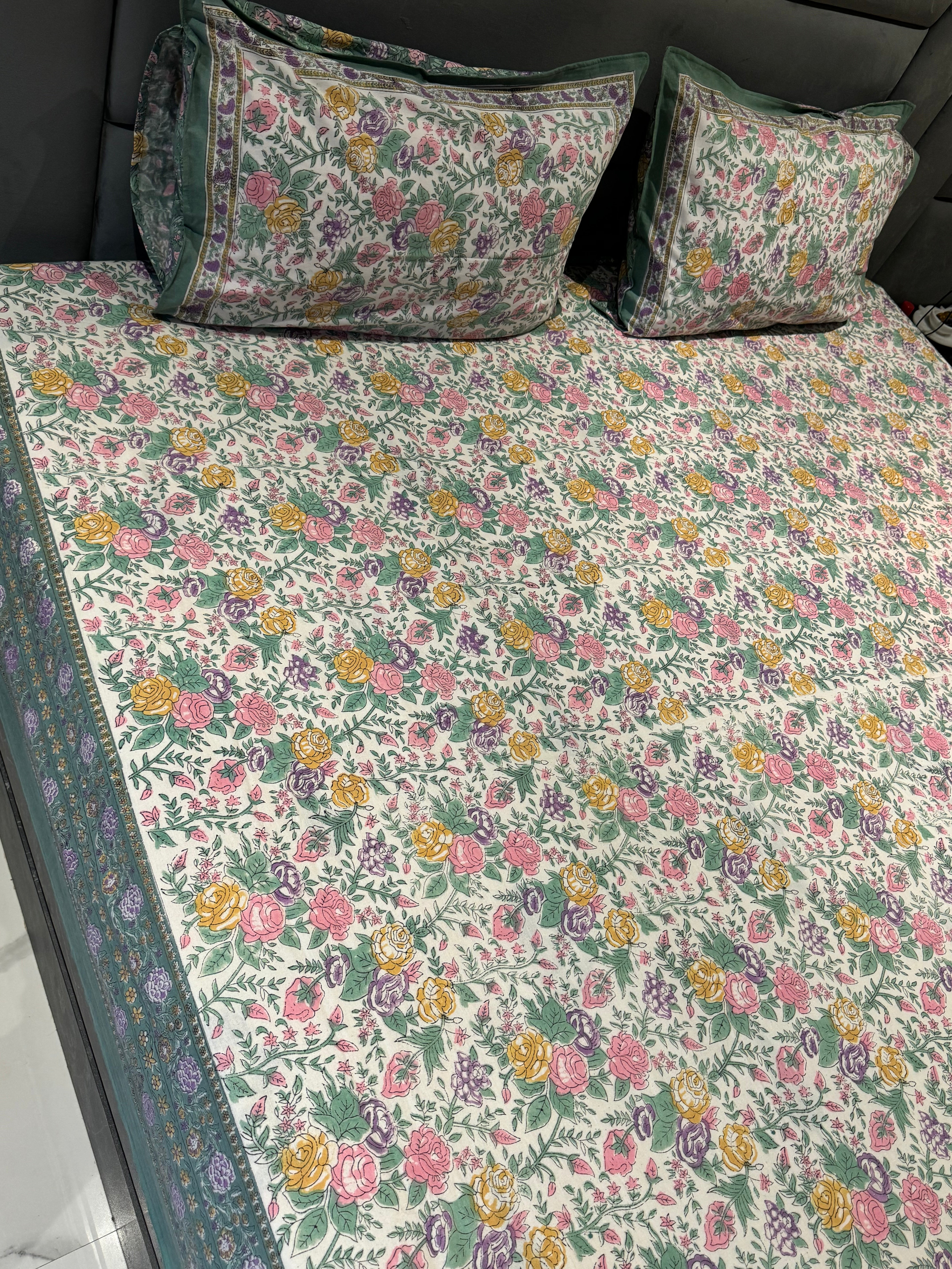 FESTIVE HANDBLOCK PRINTED BEDSHEET WITH 2 REVERSIBLE PILLOW COVERS