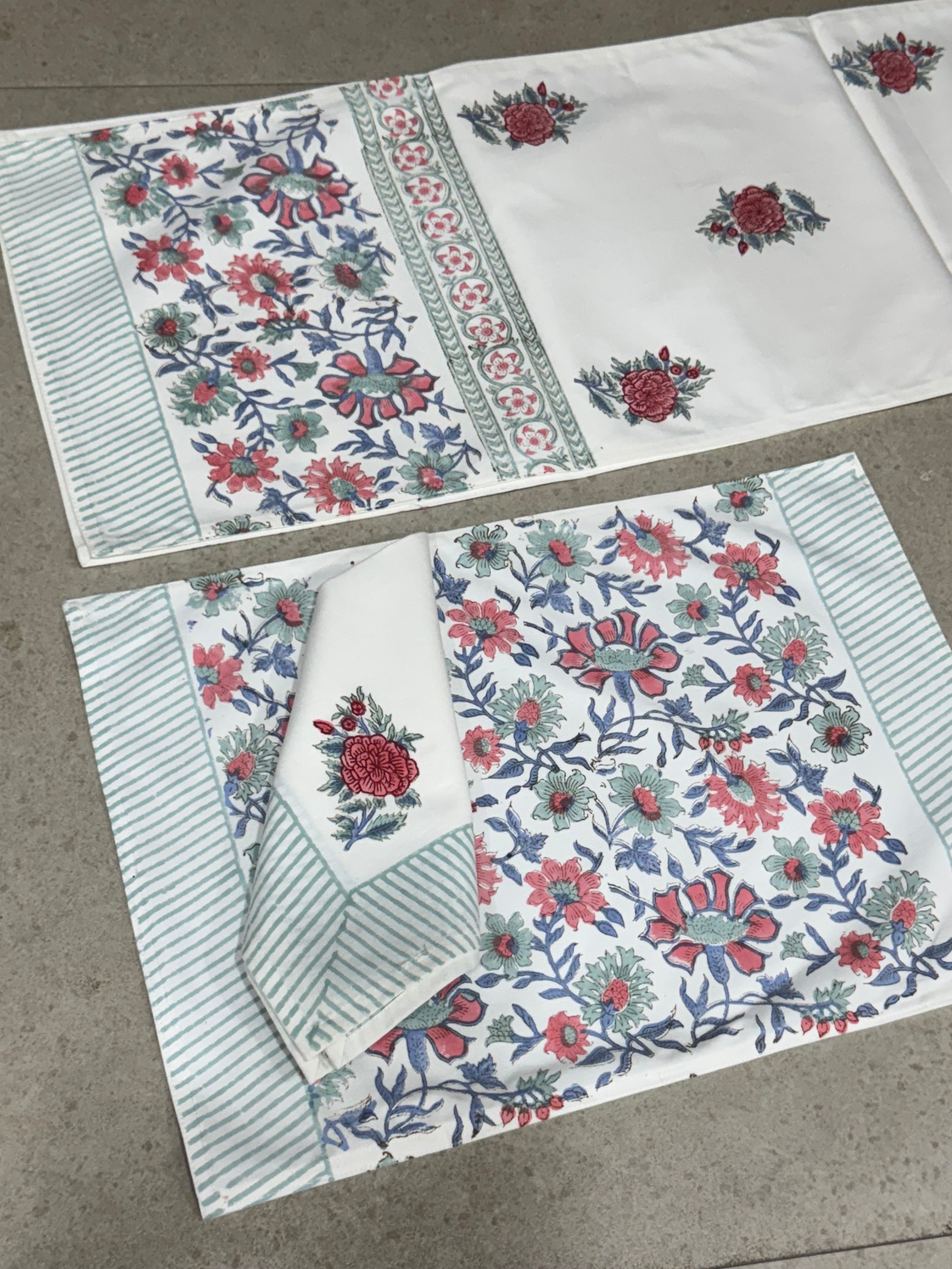 SIX SEATER TABLE RUNNER , SIX MATS AND SIX NAPKIN SET