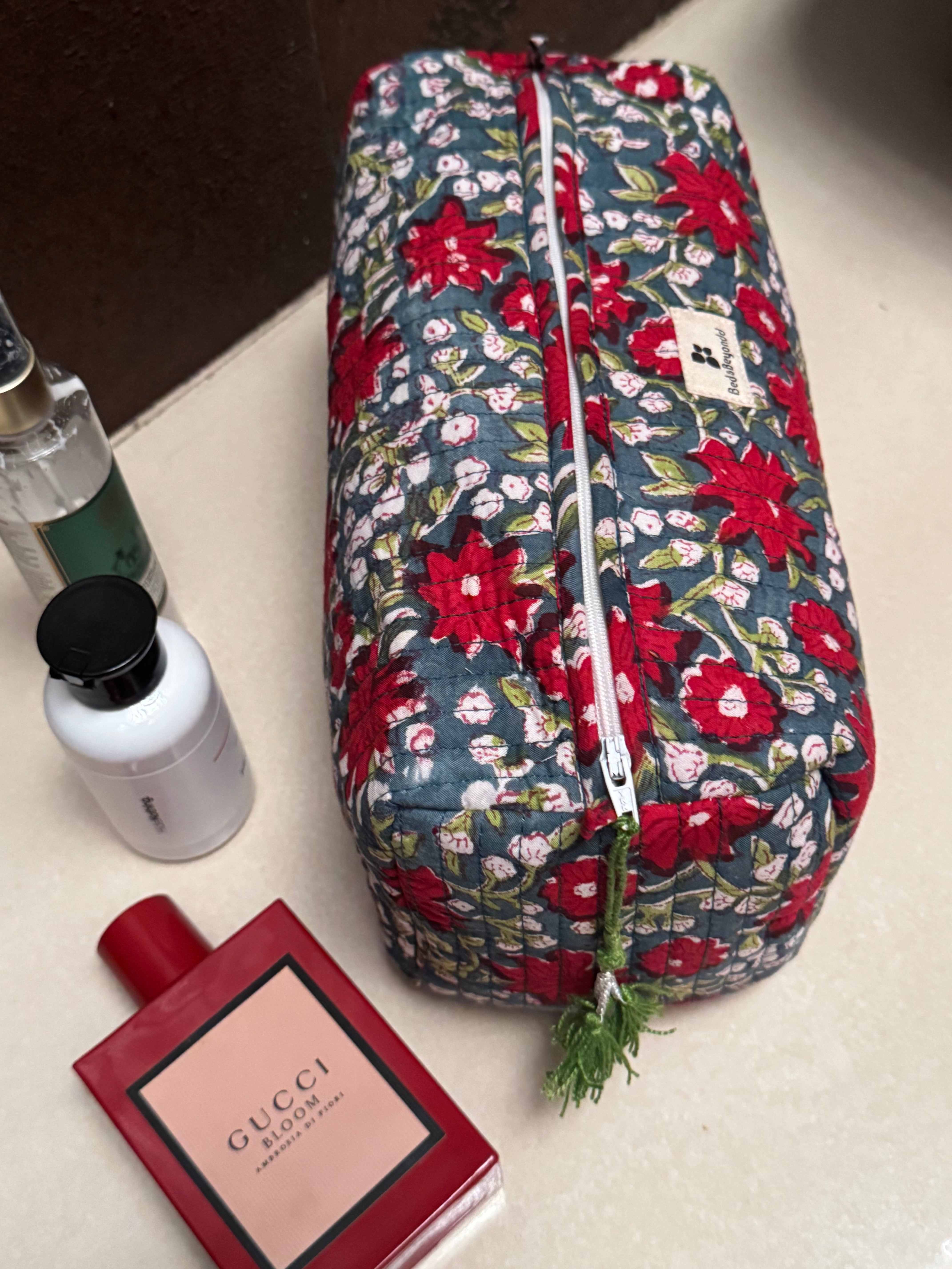MULTI PURPOSE TOILETRY BAG