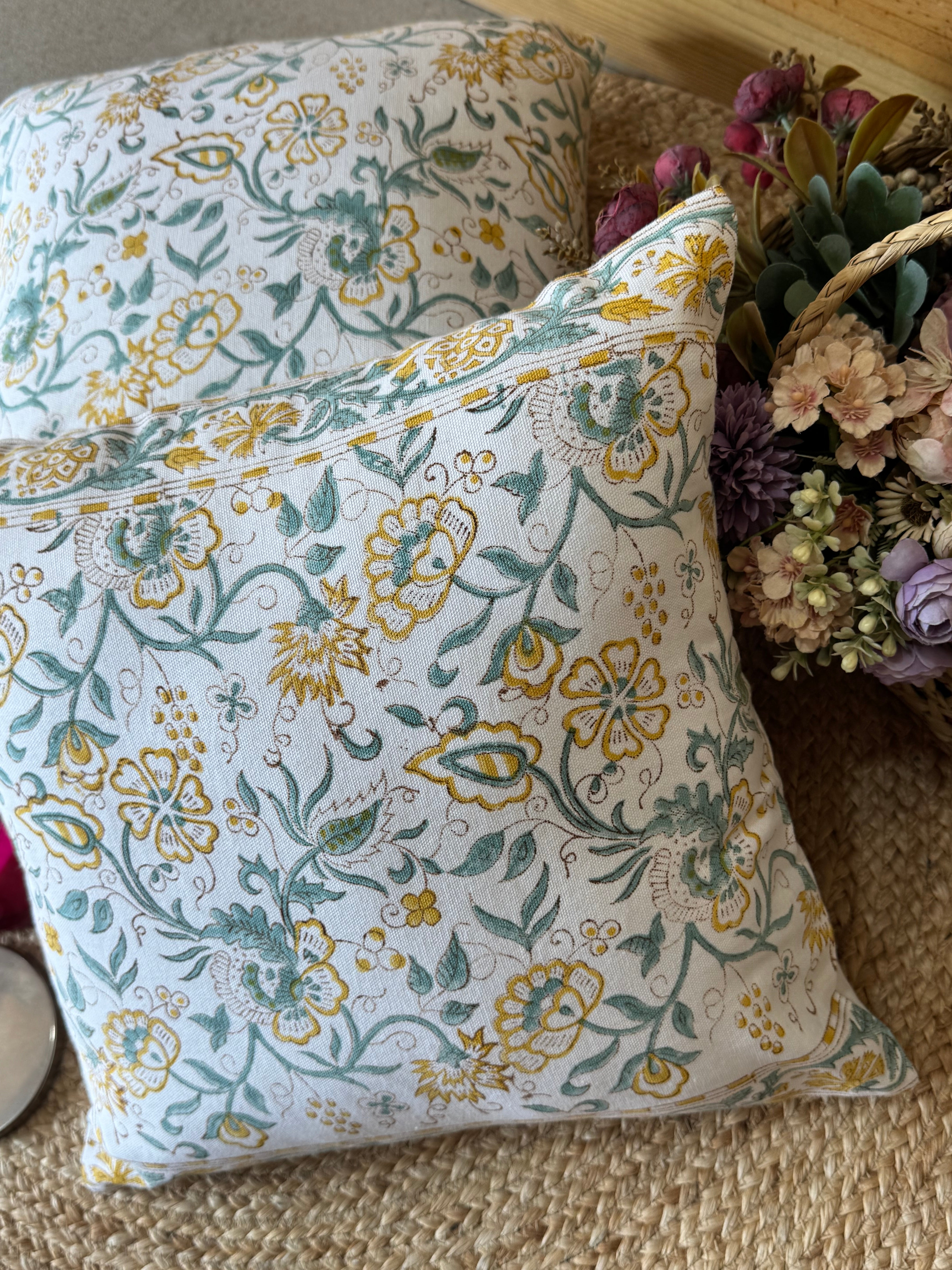 A PAIR OF HANDBLOCK PRINTED 16*16 INCHES CUSHION COVER