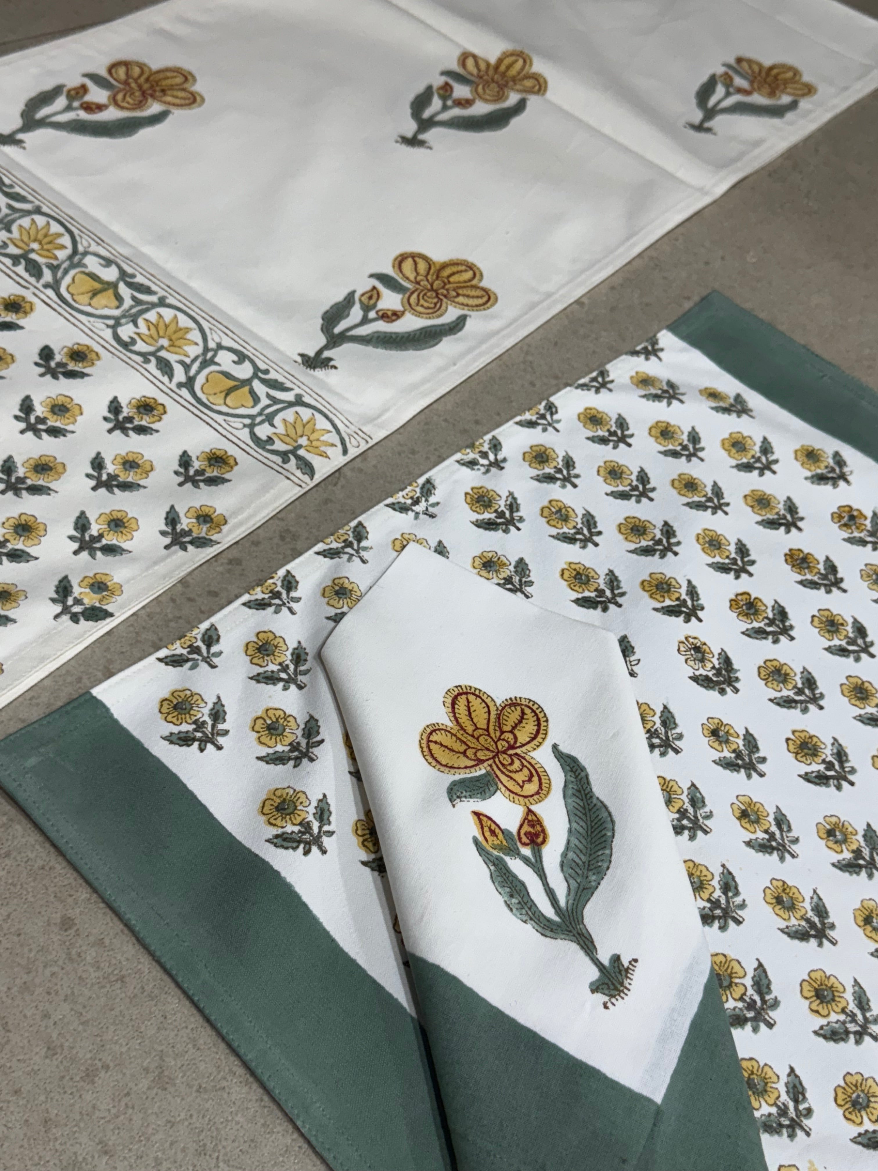 SIX SEATER TABLE RUNNER , SIX MATS AND SIX NAPKIN SET