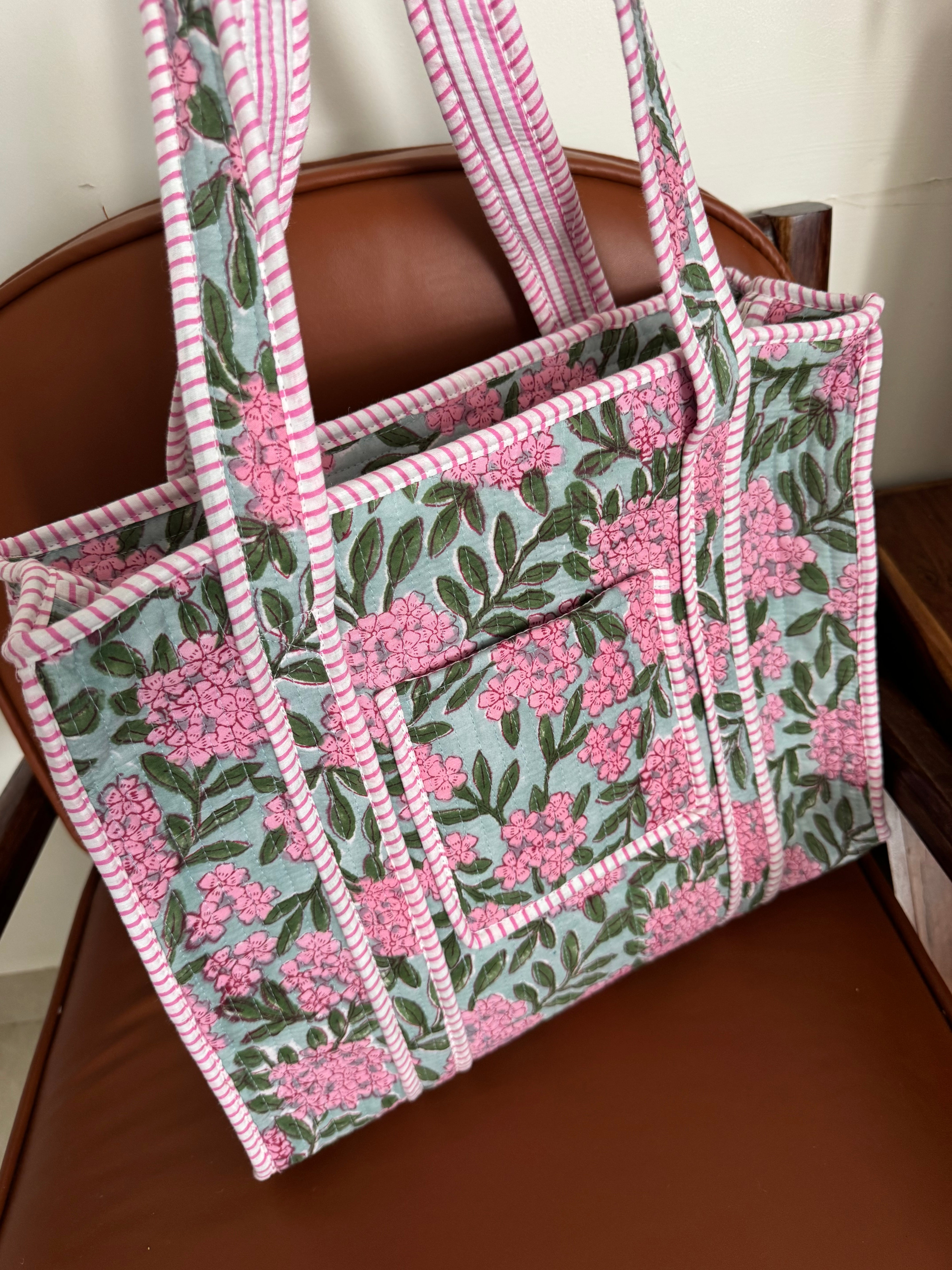 MEDIUM TOTE BAG WITH THREE POCKETS