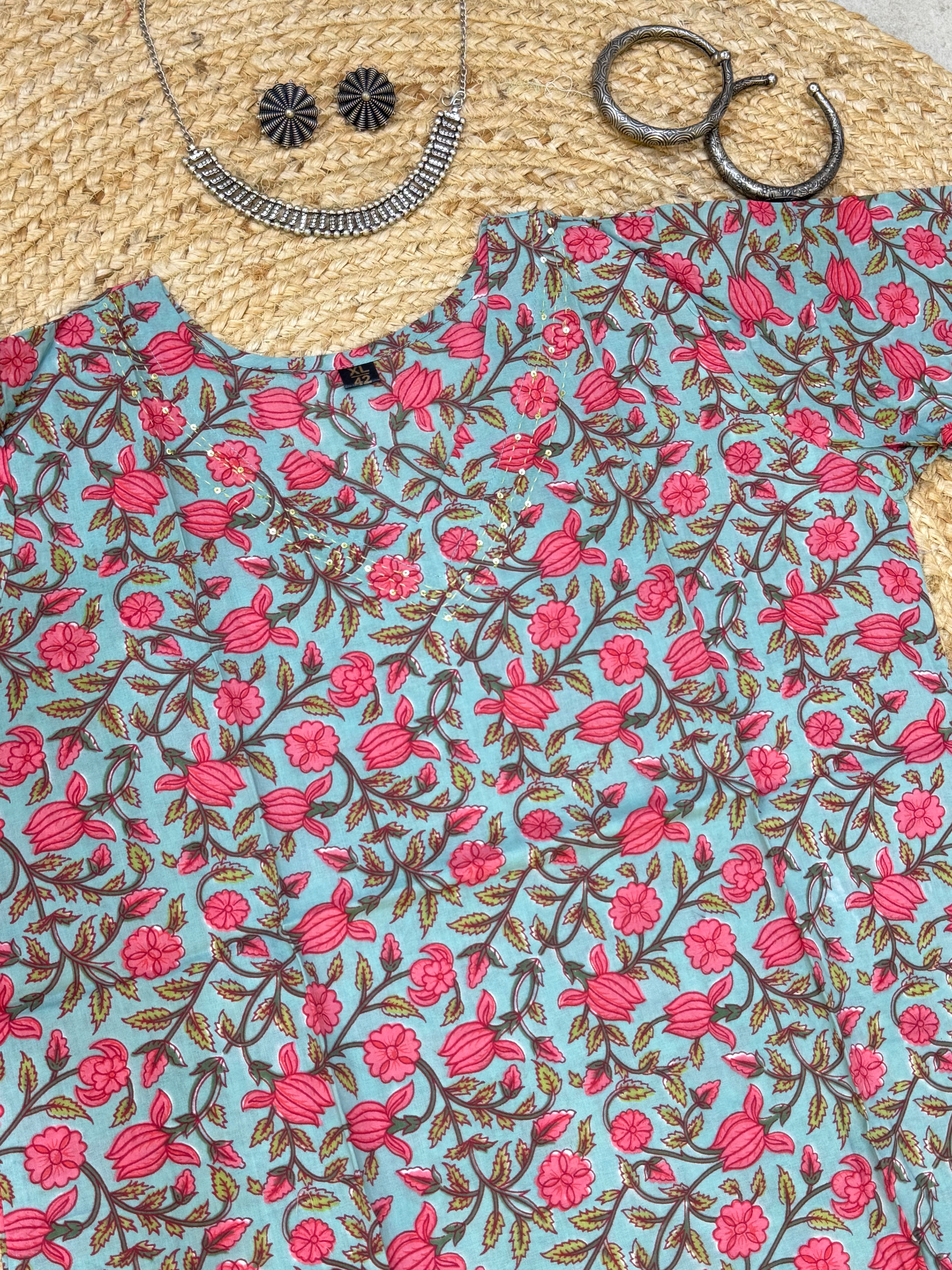 V NECK SHORT LENGTH COTTON KURTA