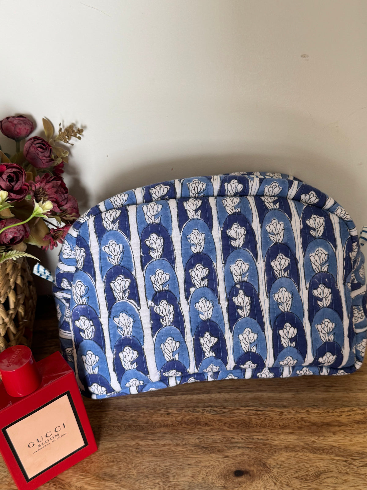 TOILETRY BAG WITH METAL ZIP