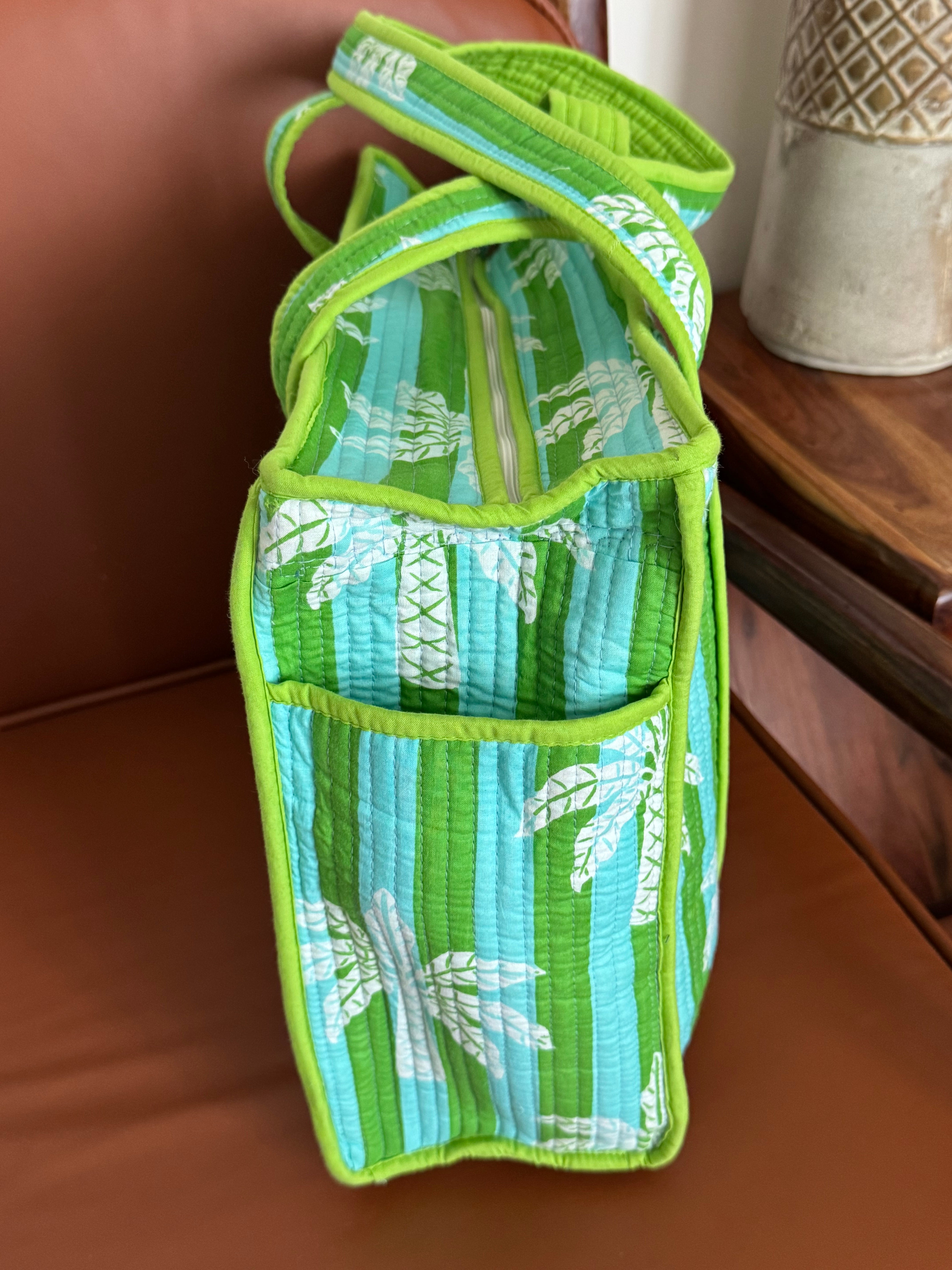MEDIUM TOTE BAG WITH THREE POCKETS