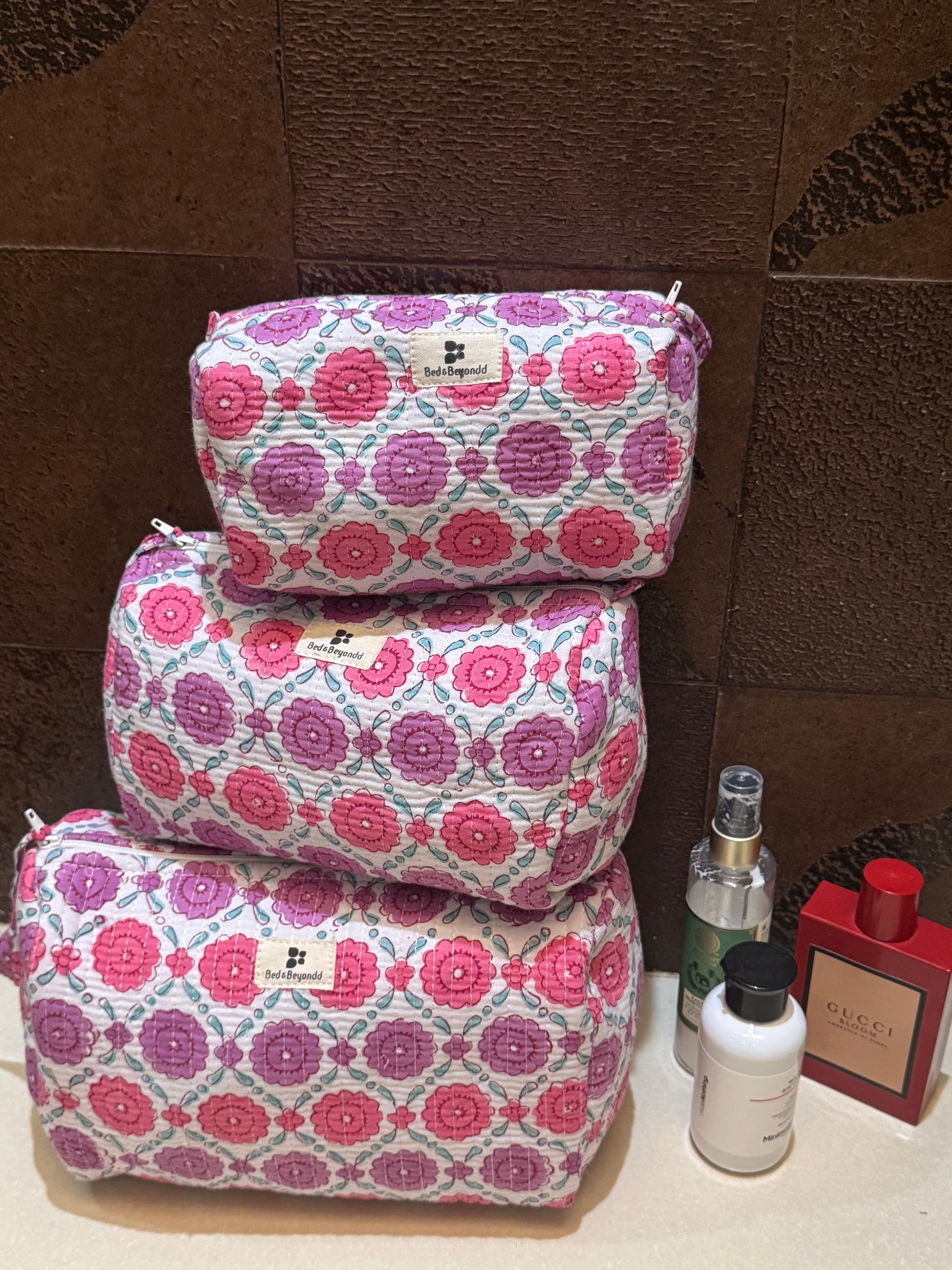 SET OF THREE MULTI PURPOSE TOILETRY BAGS