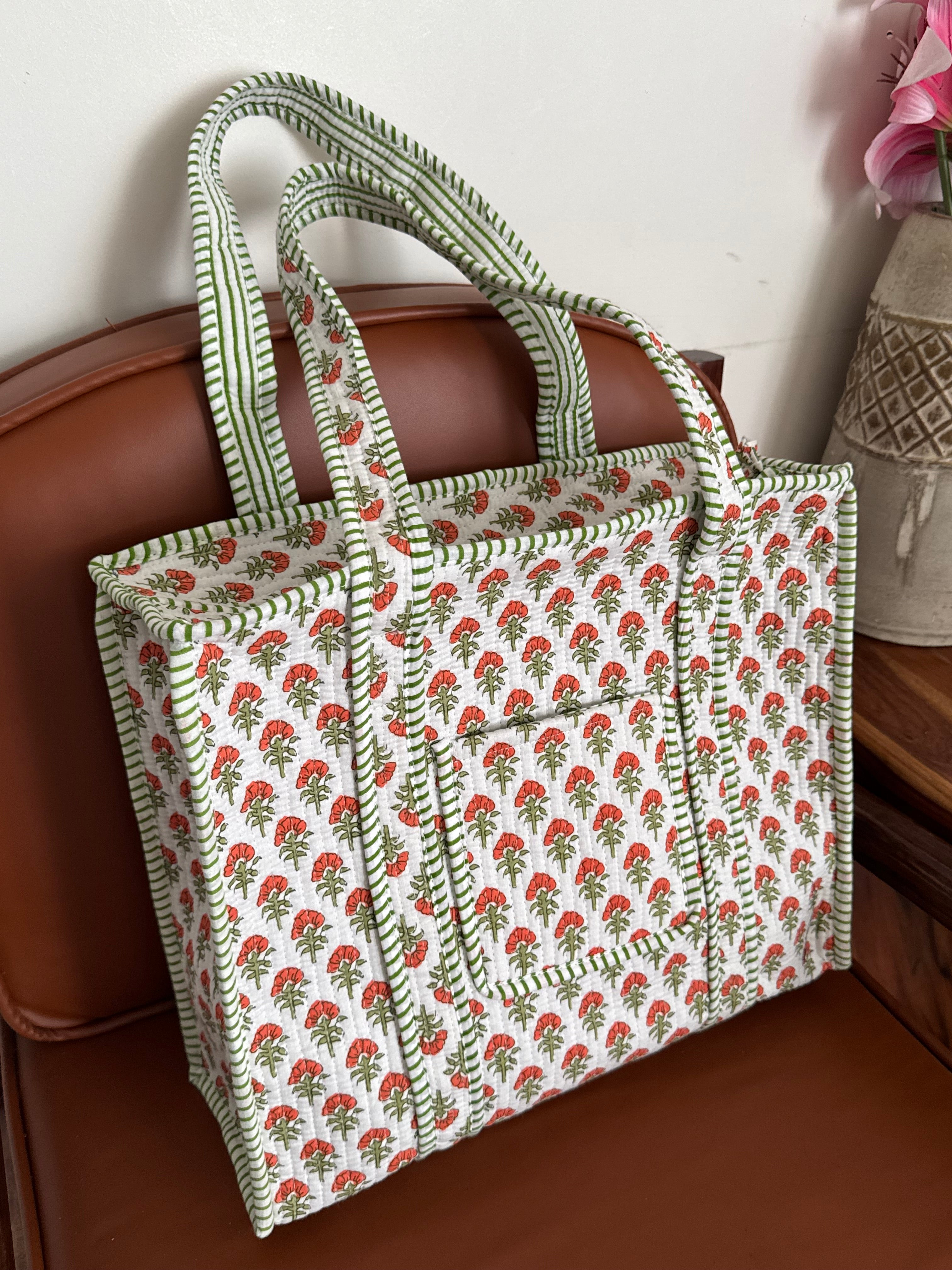 MEDIUM TOTE BAG WITH THREE POCKETS
